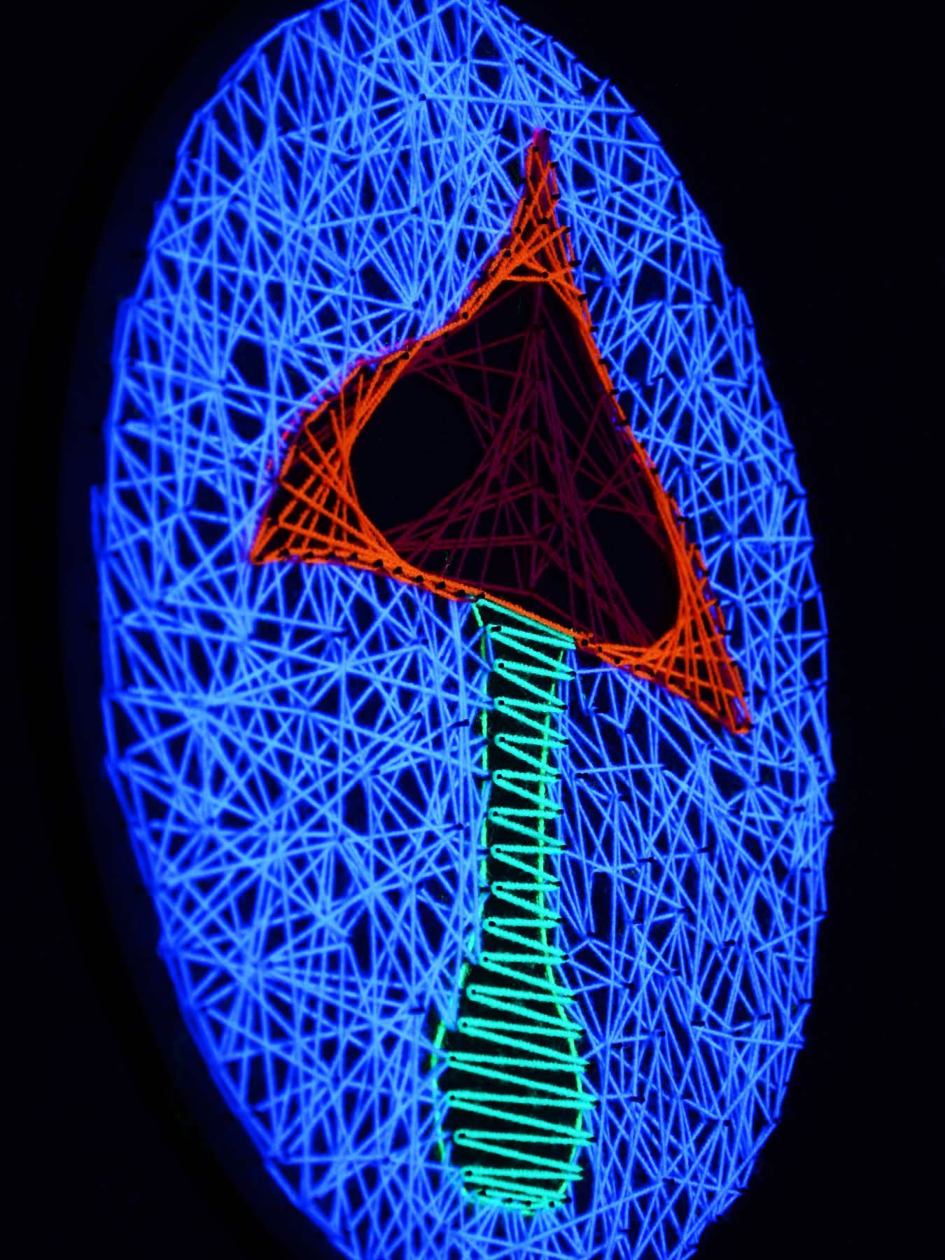 Fadendeko StringArt "Fluo 2D UV-aktiv, PSYWORK 40cm, Kreis unter leuchtet Mushroom", Schwarzlicht Schwarzlicht Dekoobjekt