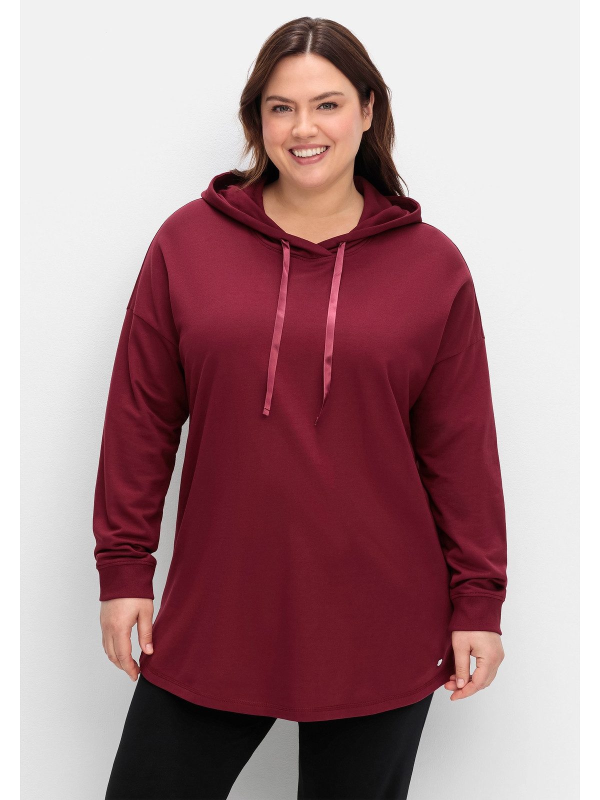 Sheego Kapuzensweatshirt Große Größen mit überschnittenen Schultern