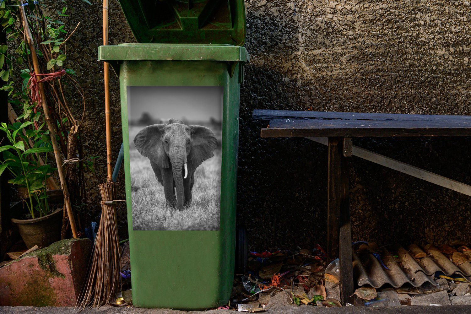 Elefant Tiere - Wildtiere Wandsticker St), Sticker, - Mülleimer-aufkleber, MuchoWow Mülltonne, - (1 Container, Abfalbehälter Safari