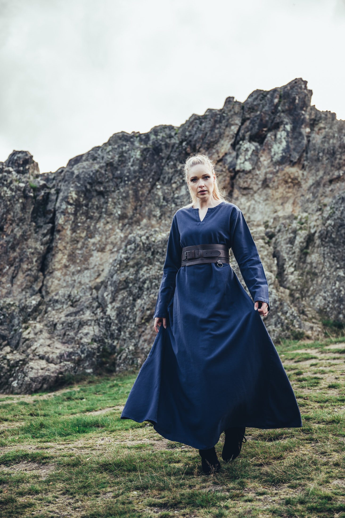 Leonardo Carbone Burgfräulein-Kostüm Wikinger Unterkleid Baumwolle Midnight Blue "Valdis"