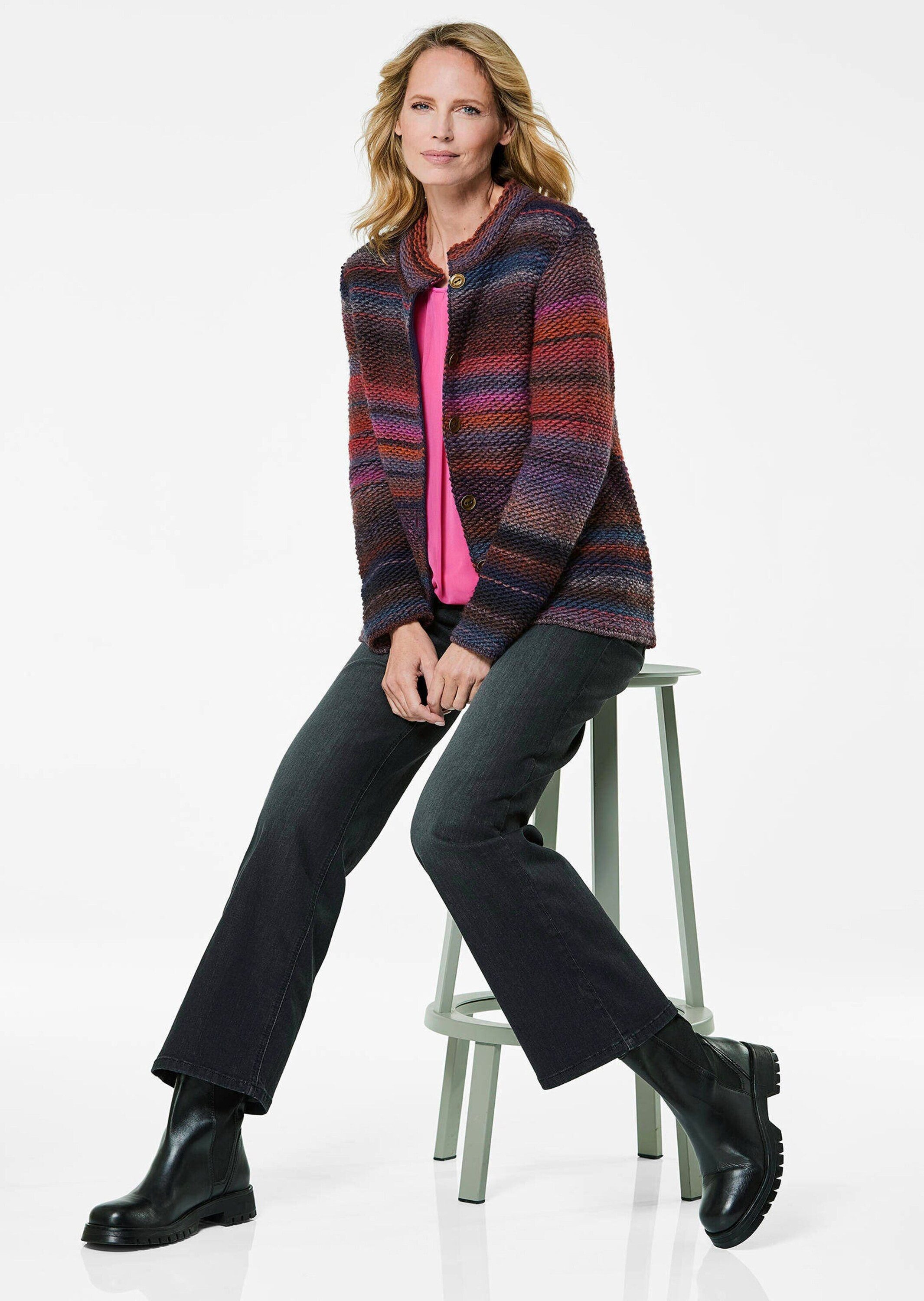GOLDNER Strickjacke Kurzgröße: Multicolor Woll-Jacke mit Stehkragen Hüftlanger Schurwoll-Cardigan, Stehkragen, Knopfverschluss