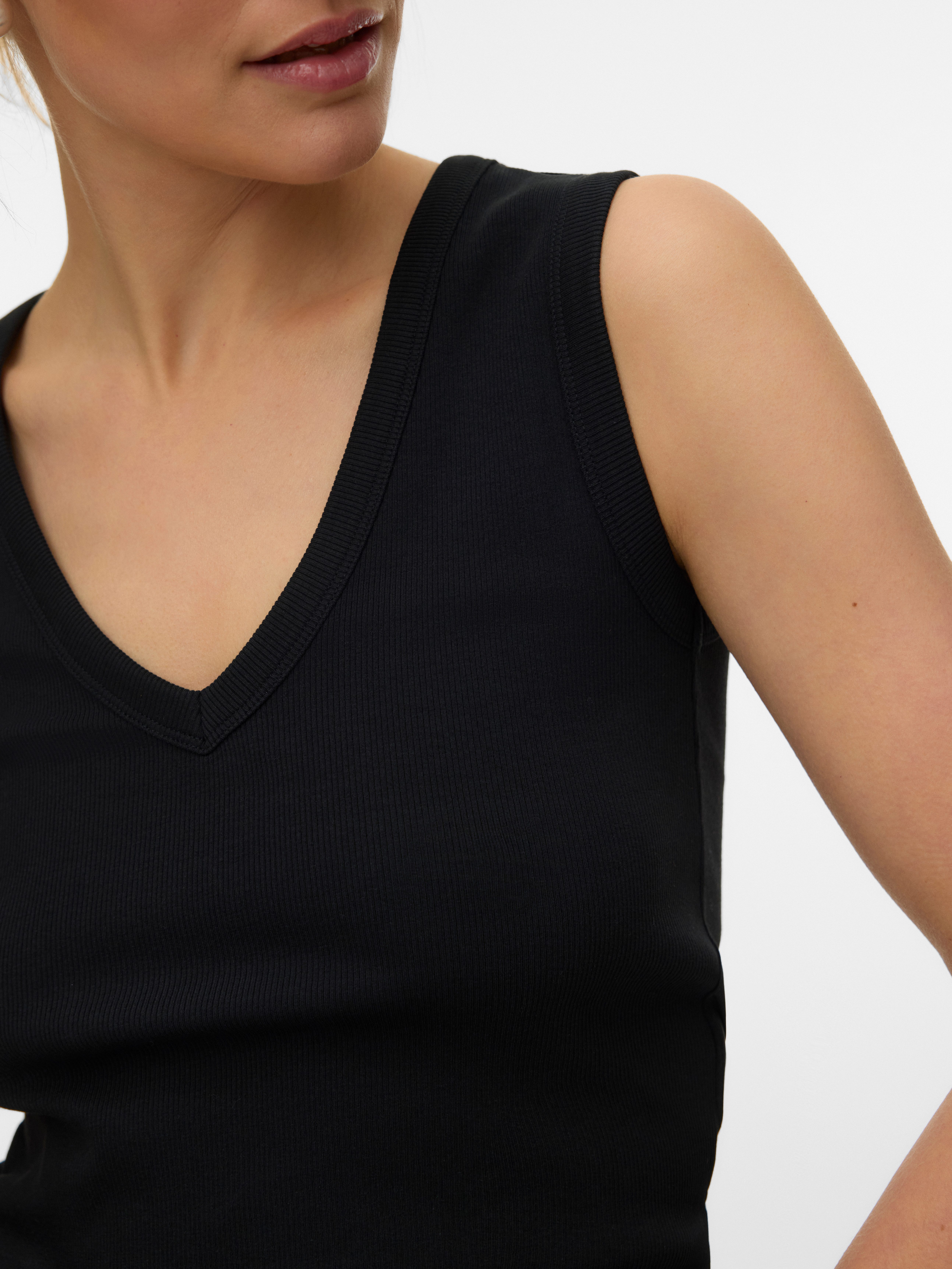 Vero Moda V-Shirt VMCHLOE SHORT DEEP V-NECK TOP JRS NOOS Baumwollmischung, regular fit