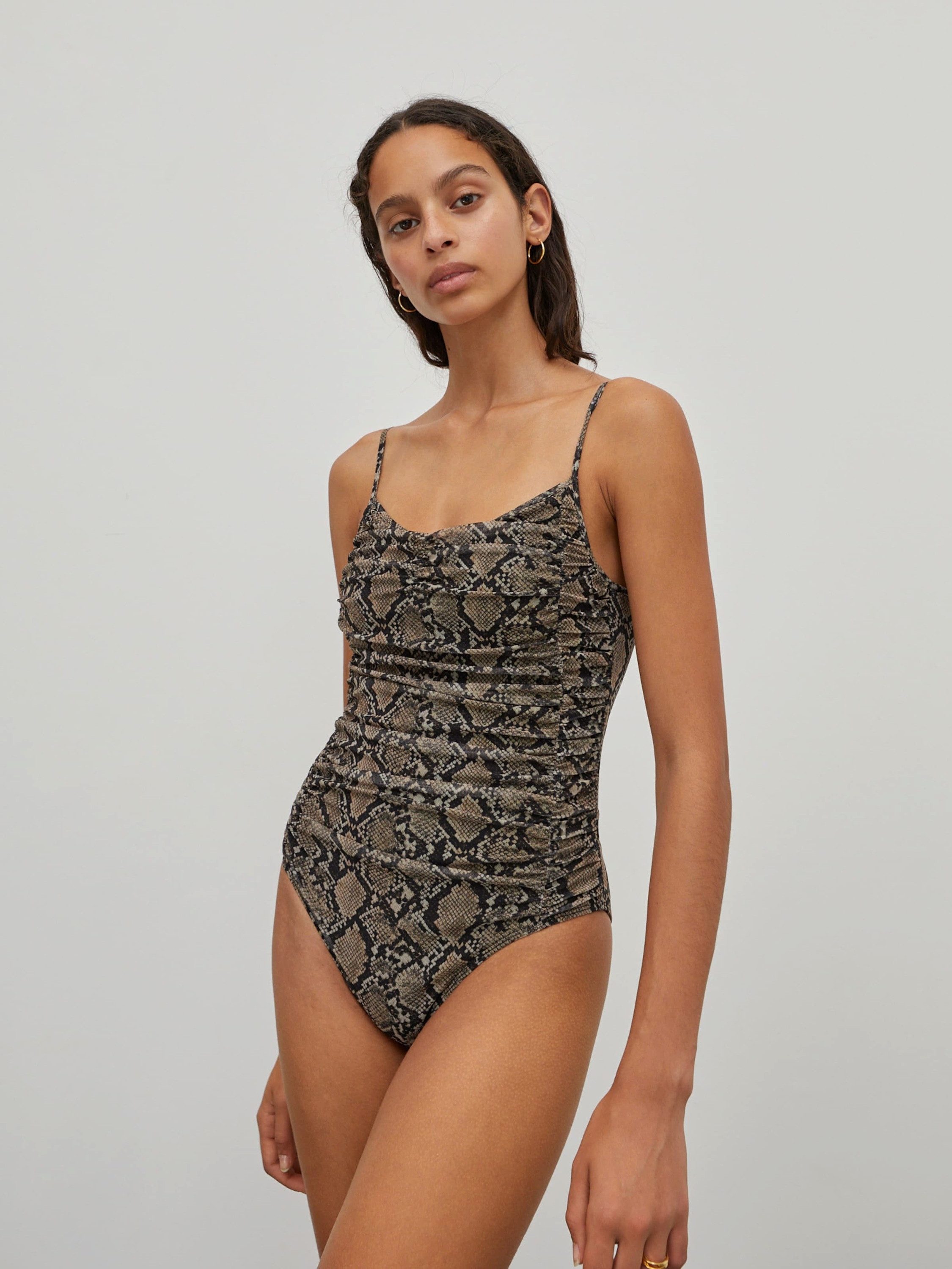 EDITED Shirtbody Maike (1-tlg) Drapiert/gerafft