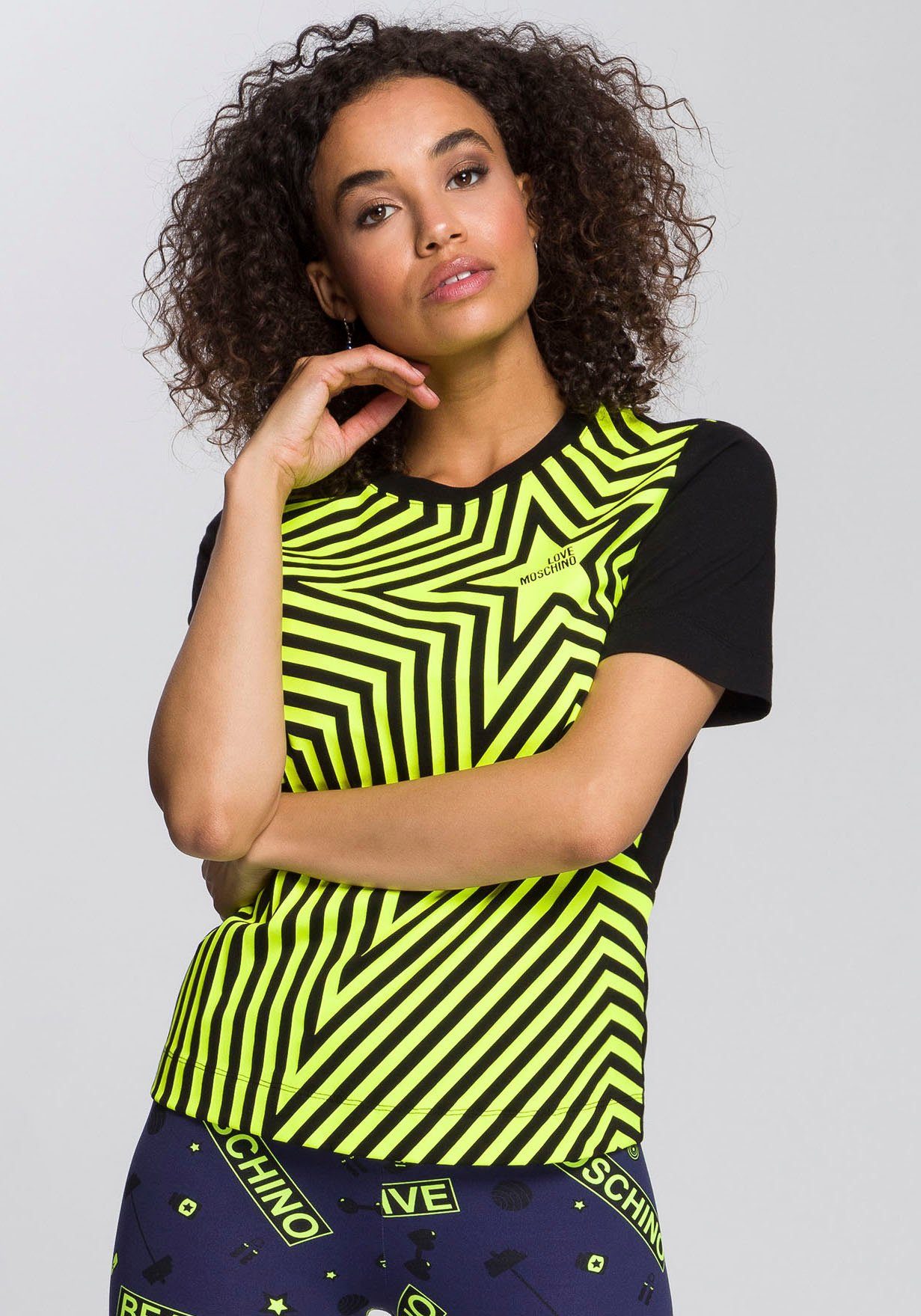 LOVE MOSCHINO Kurzarmshirt mit grafischem Muster in Neon ...
