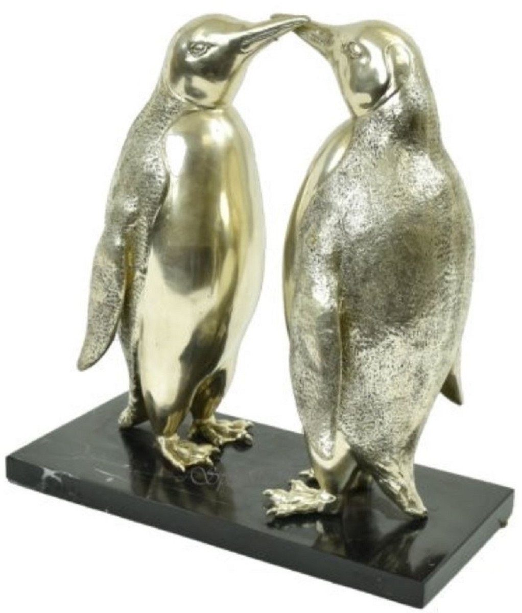 Casa Padrino / Bronzefiguren H. cm Versilberte x Luxus Bronze Marmorsockel 18 39 Schwarz x - Dekofigur Silber mit Pinguin Skulptur Paar 42