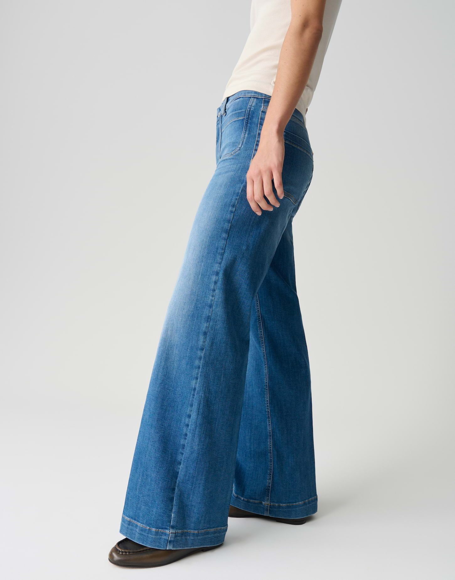 OPUS PANTS Palazzohose MELLY CRISP aus Denim® Mid Rise Weite Silhouette mit subtilen Used-Effekten – Bild 5 von 5