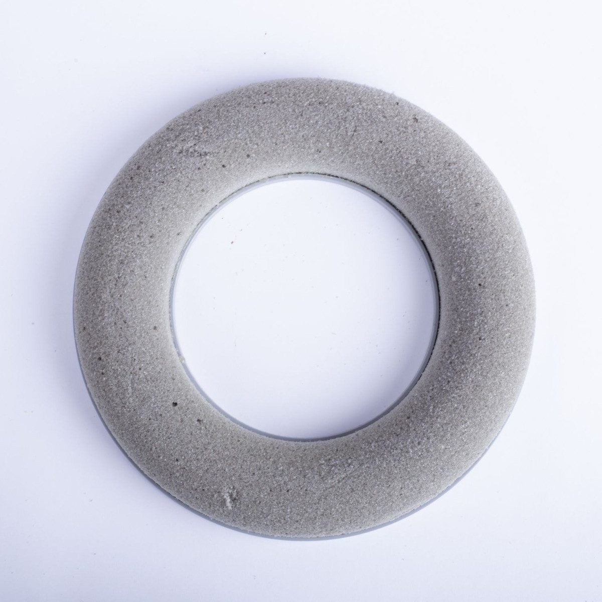 artplants Bastelmoos Steckschaum Ring AMEB, mit Kunststoffunterlage, grau, Ø 17 cm