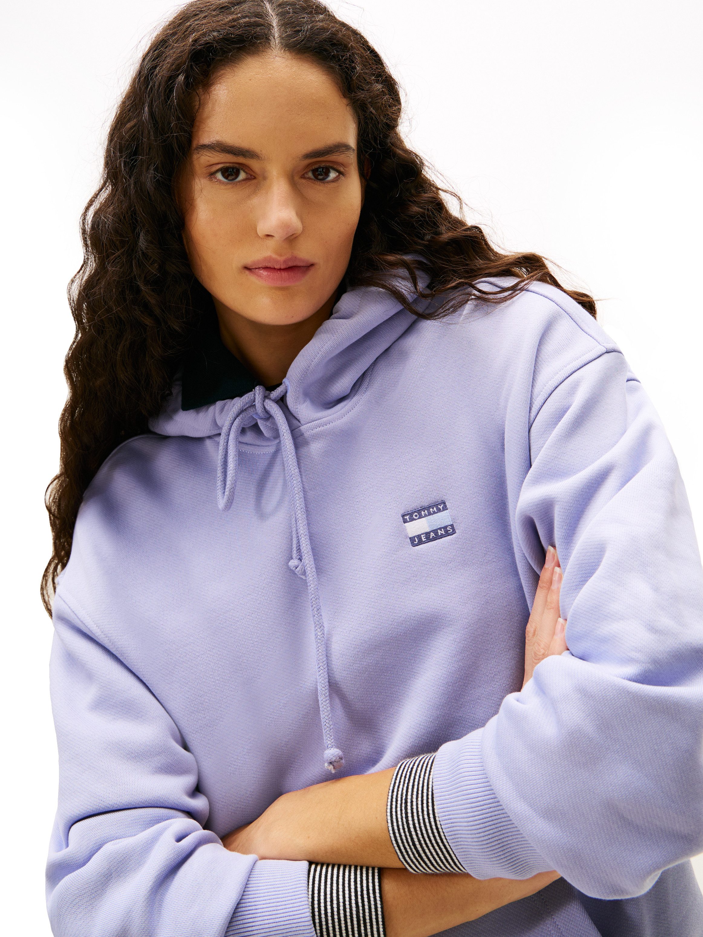 Tommy Jeans Hoodie TJW BXY BADGE HOODIE EXT mit Logo-Badge günstig online kaufen