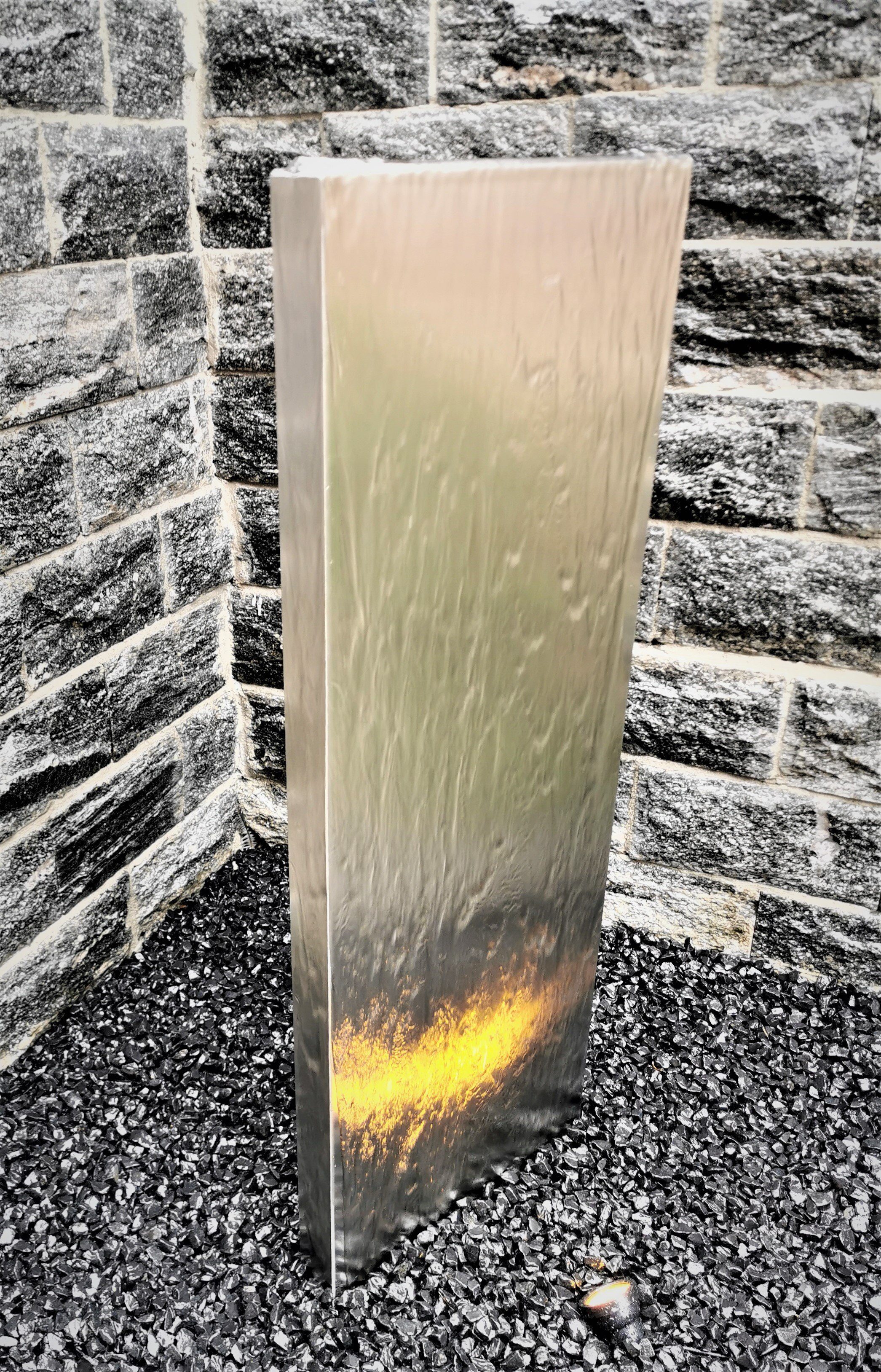 Jürgen Bocker Garten-Ambiente Gartenbrunnen Edelstahl Wasserwand poliert  Husum mit LED-Strahler