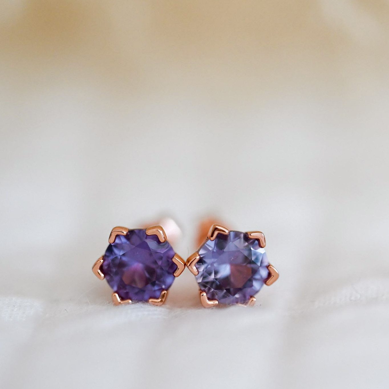 Runde Perlé Paar Ohrstecker klassische Ohrstecker, Stein Alexandrit, handge günstig online kaufen