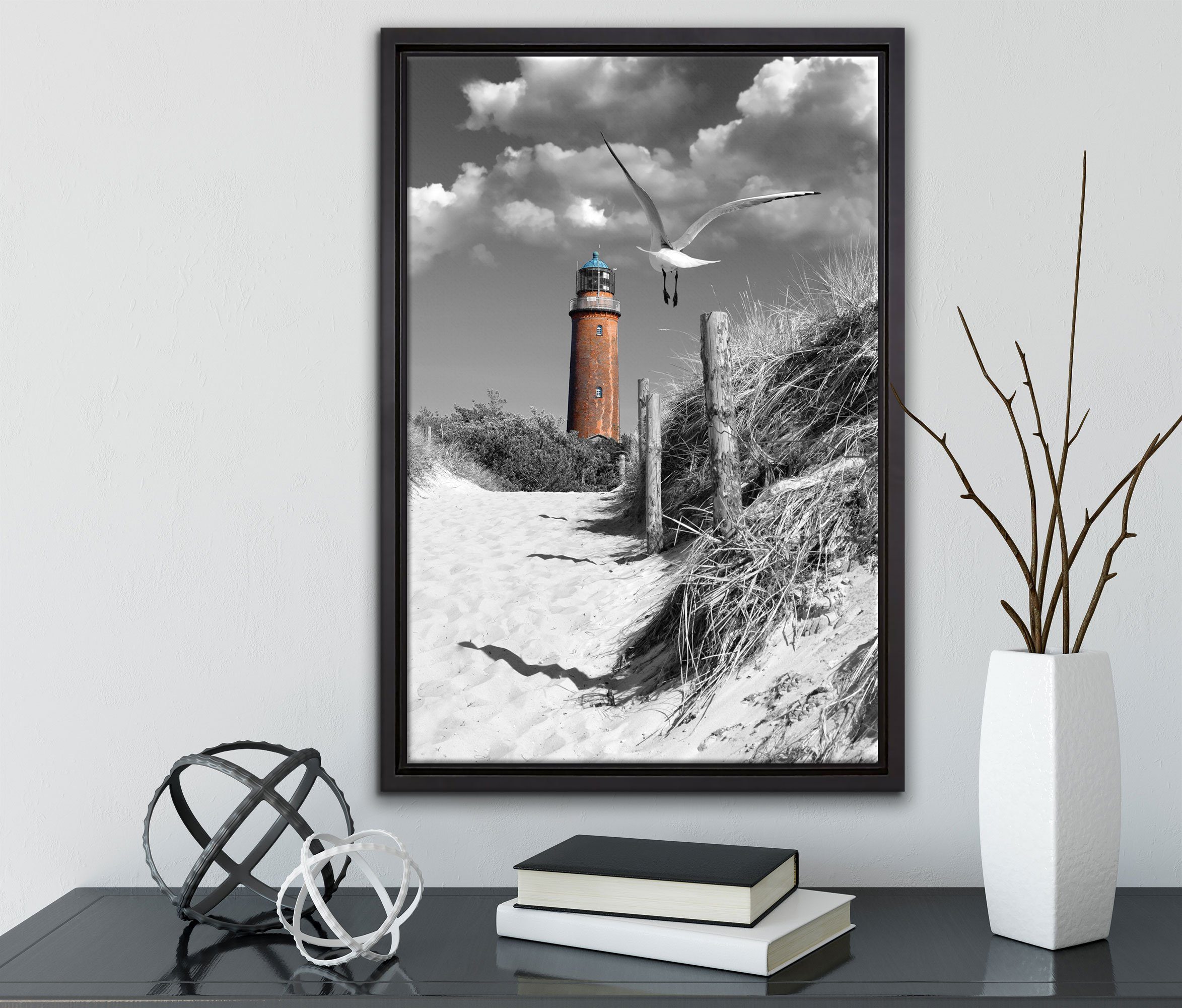 Pixxprint Leinwandbild Leuchtturm mit Strandweg, Zackenaufhänger Leinwandbild Wanddekoration Möwe (1 gefasst, einem bespannt, fertig an inkl. St), in Schattenfugen-Bilderrahmen