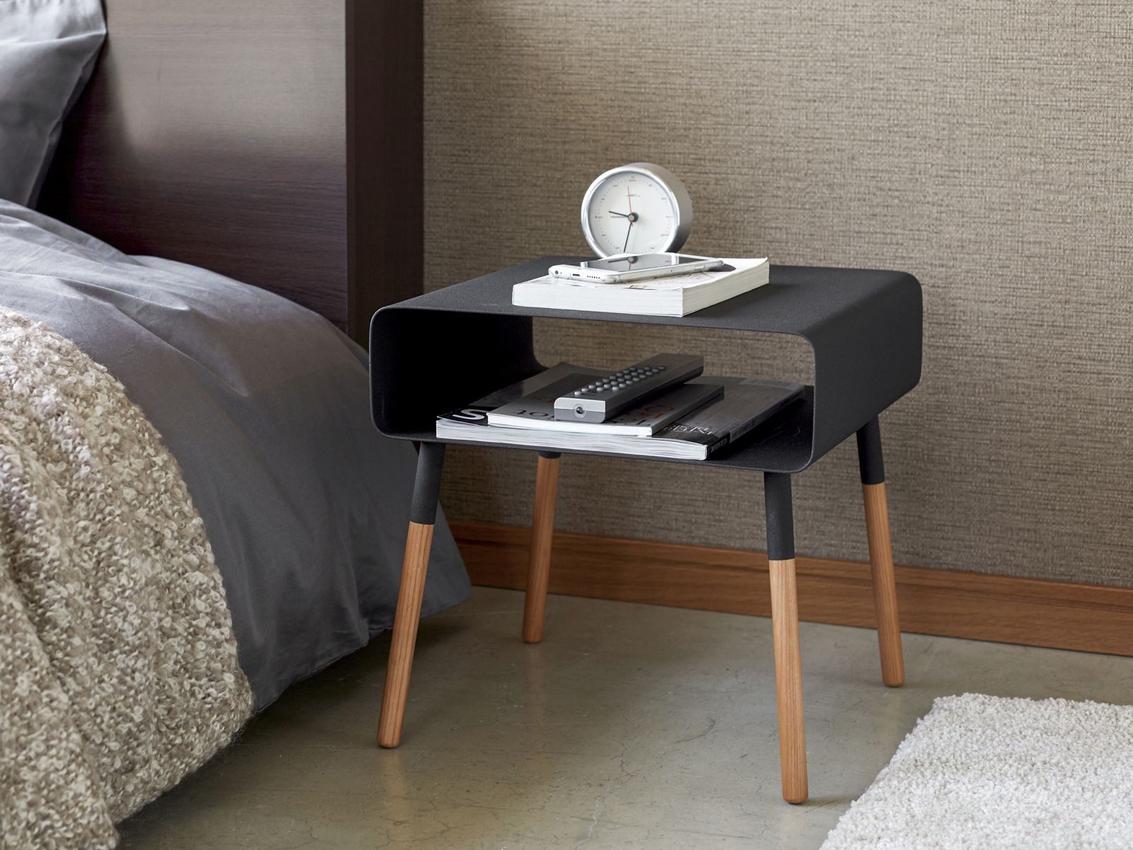 Yamazaki Beistelltisch Plain Design Ablagetisch Nachttisch Metall für Wohnzimmer Sofa, mit 2 Ebenen, Sofatisch, Nachttisch, 35x35x35cm, schwarz