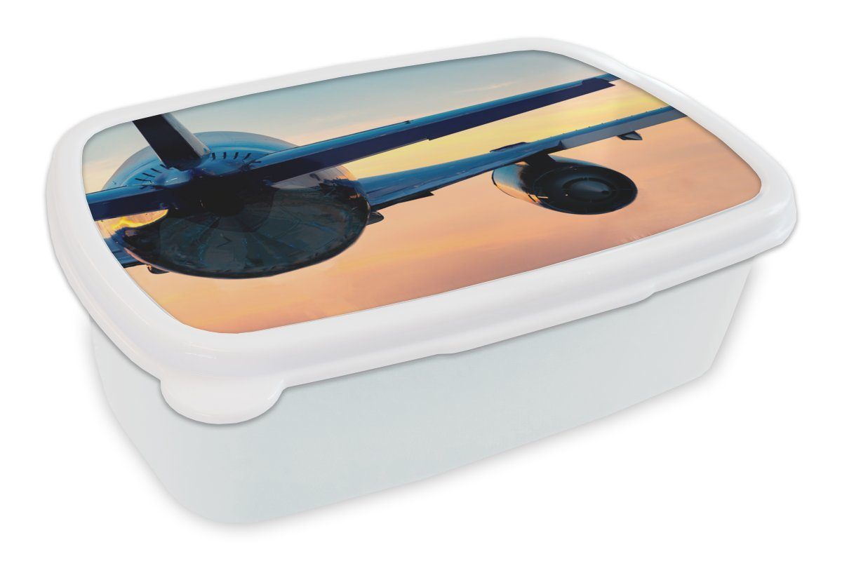 MuchoWow Lunchbox Rückansicht eines Erwachsene, fliegenden Mädchen für Sonnenuntergangs, Kinder Brotdose, während für Brotbox (2-tlg), Jungs eines weiß Flugzeugs und Kunststoff, und