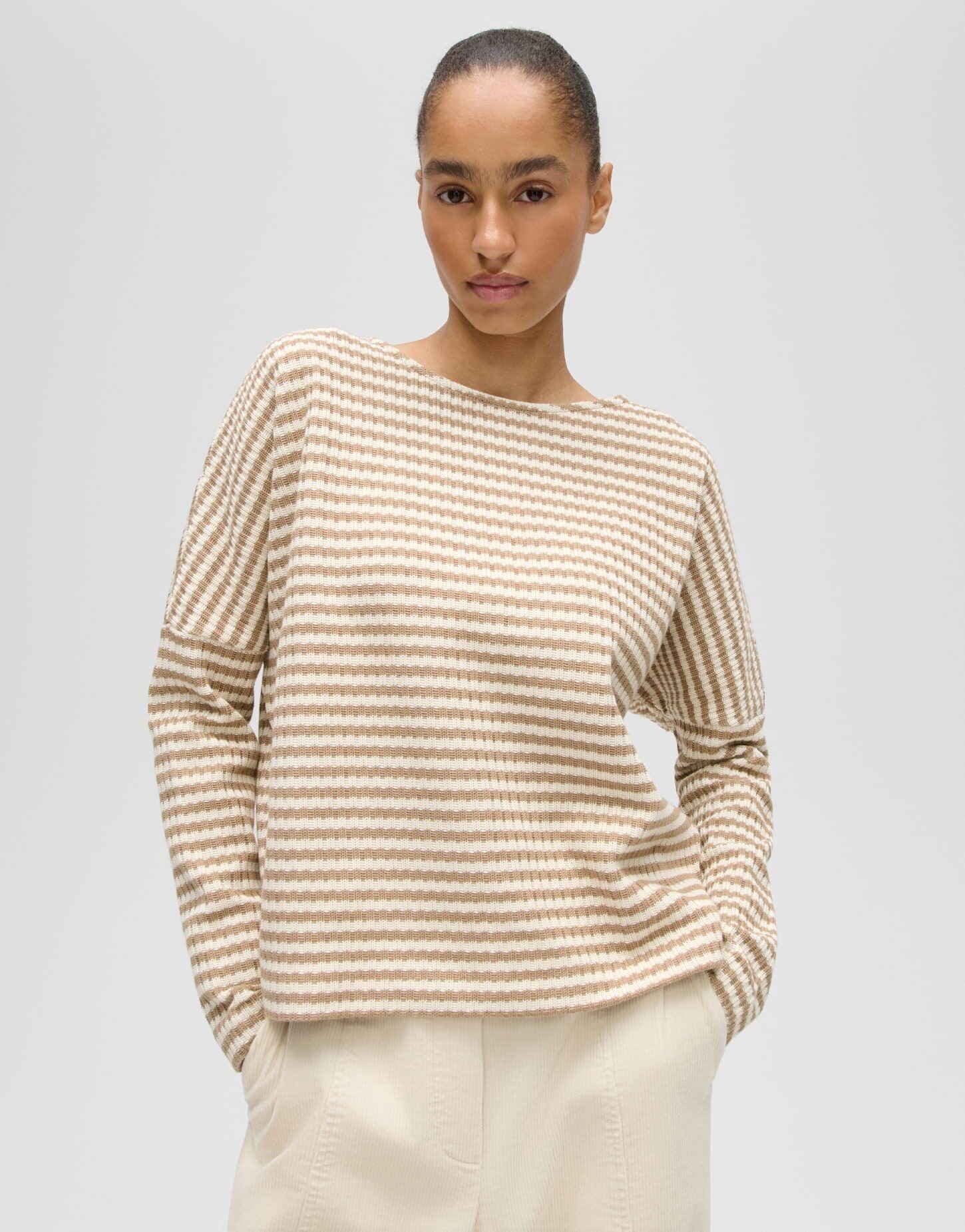 OPUS Sweatshirt GRESH in Strickoptik Lockere Passform, schmal zulaufender Schnitt, überschnittene Schulter