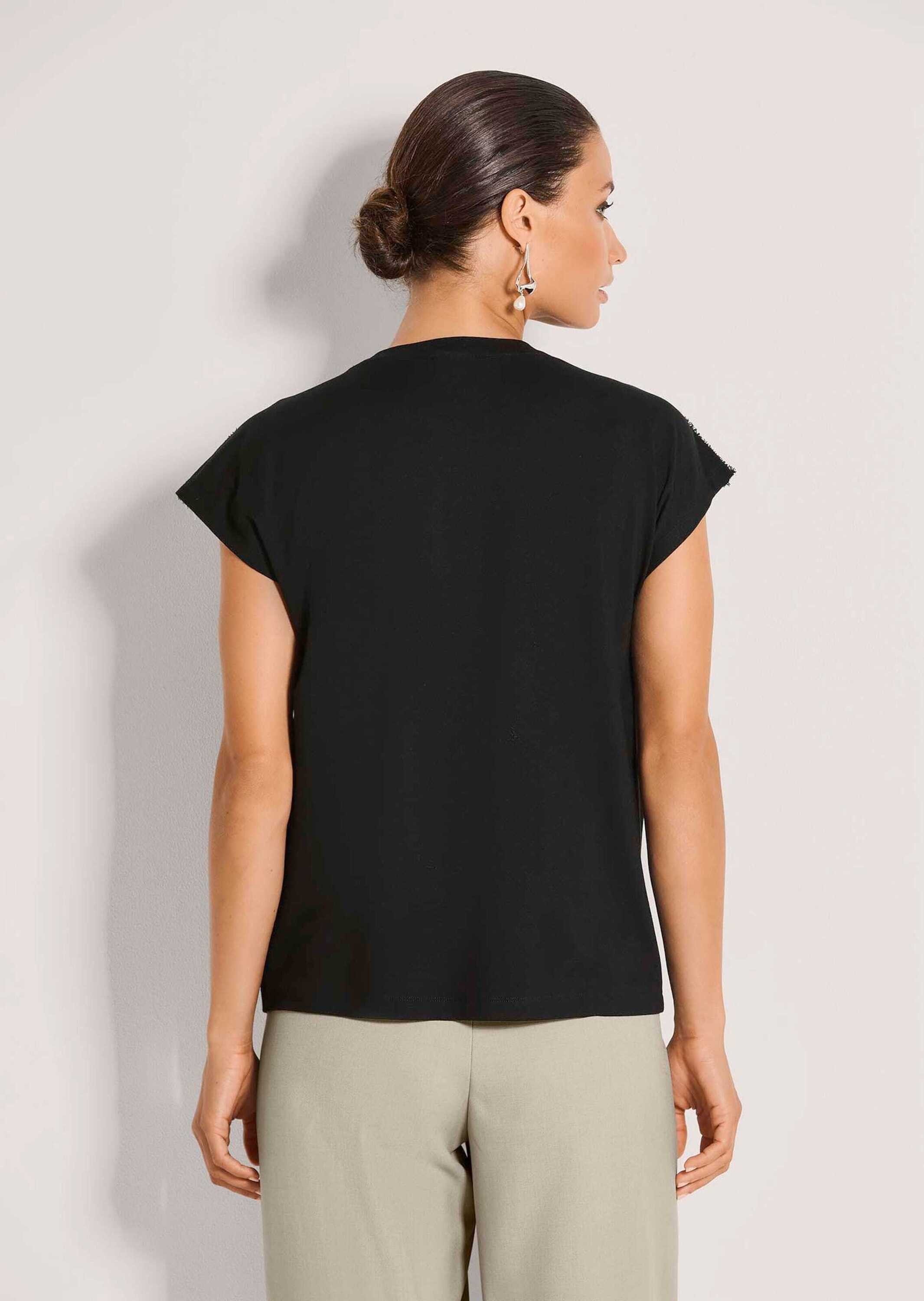 MADELEINE Kurzarmshirt Legeres Basic-Shirt mit Kurzarm, Rundhals Viskose-Oberteil mit Perlen-Details, überschnittene Schultern