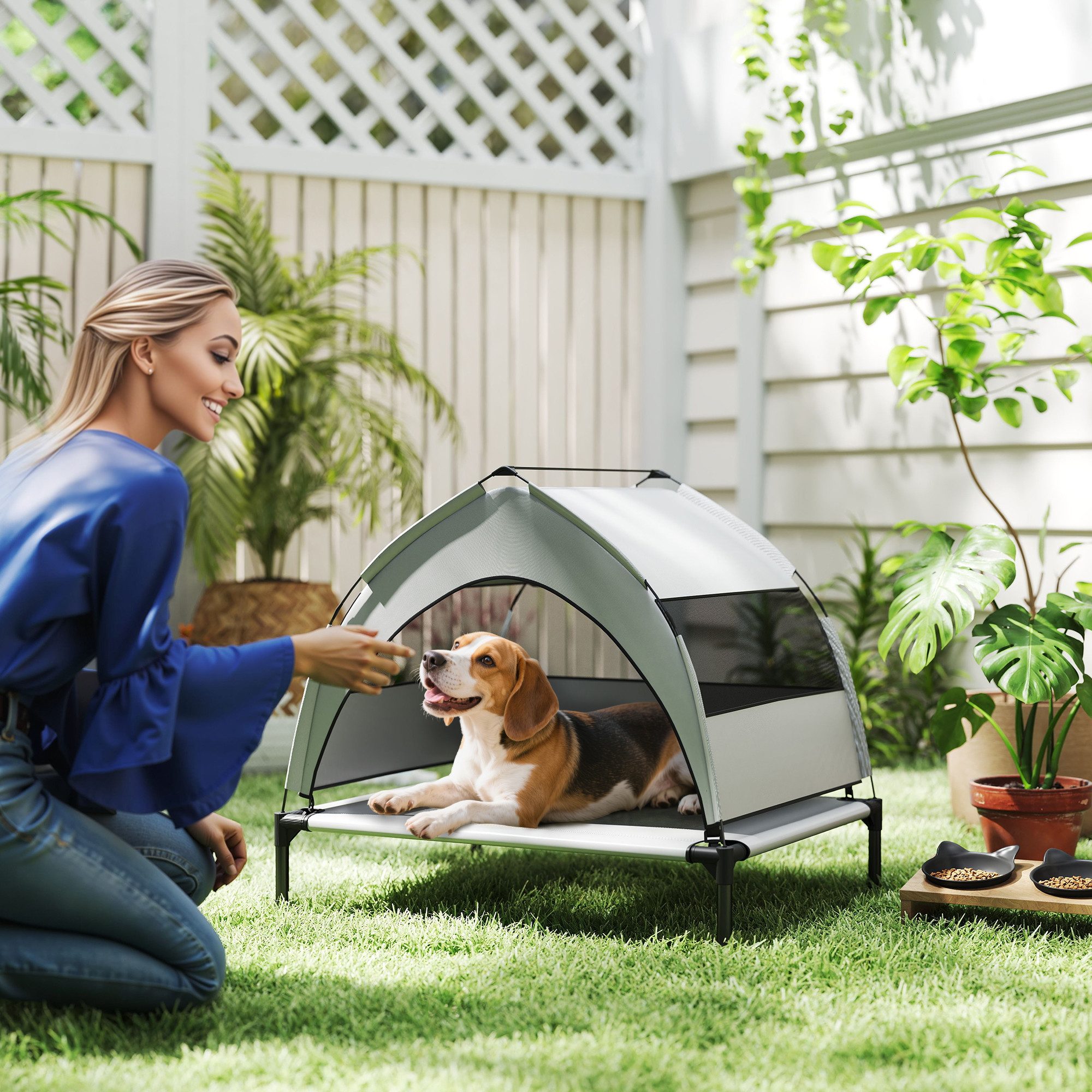 PawHut Tierbett Hundeliege Outdoor mit Dach, Erhöhtes Hundebett, Polyester, für mittelgroße Hunde, 76x61x70cm, Hellgrau
