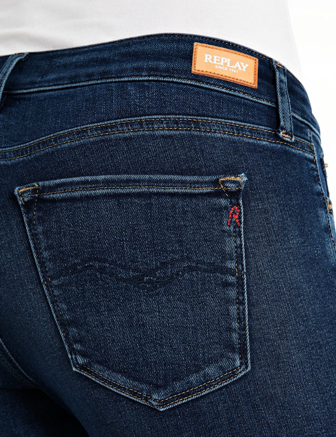 Replay Bootcut-Jeans NEW LUZ mit gesticktem R an der Gesäßtasche – Bild 5 von 5