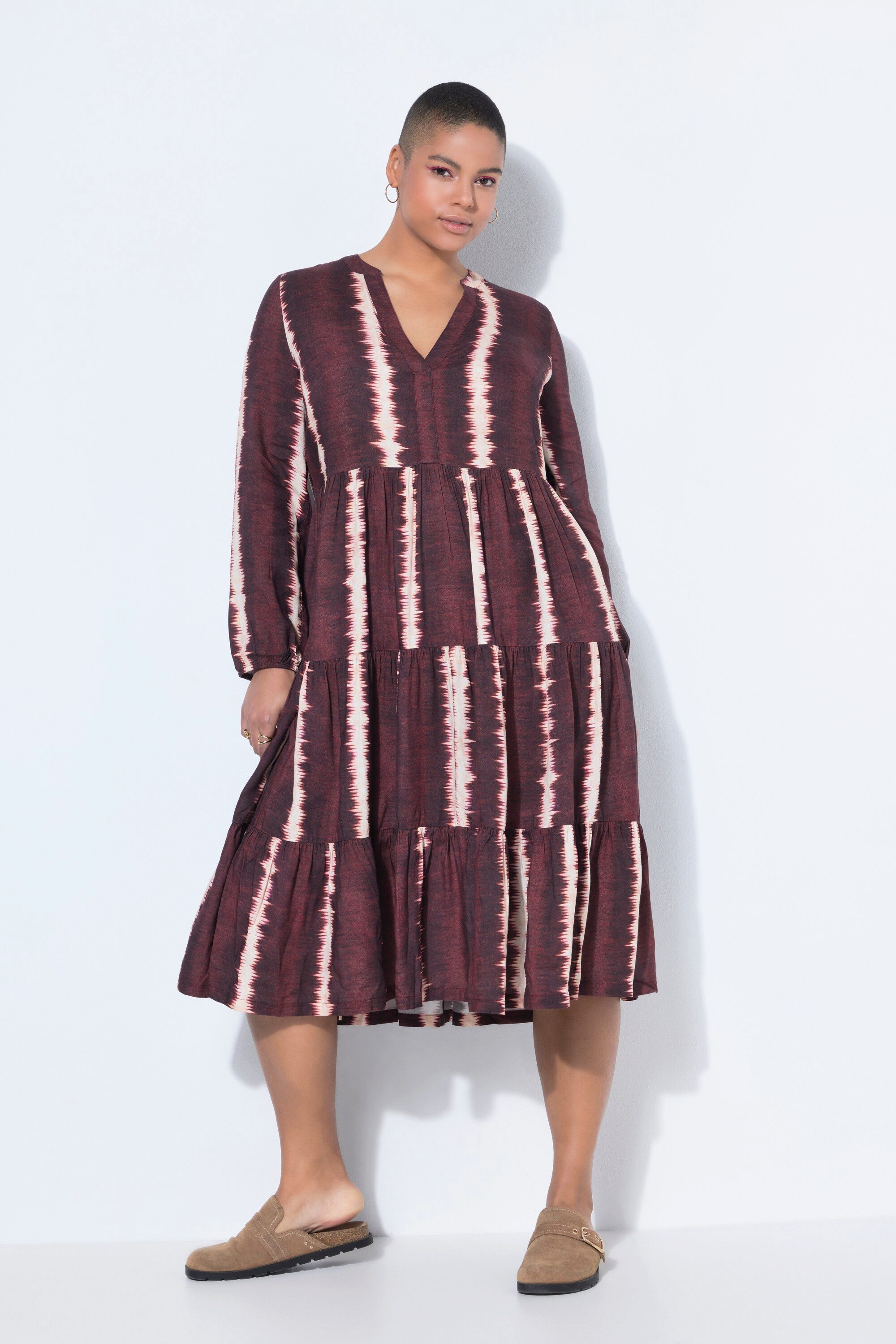 Studio Untold Maxikleid Midikleid Batik V-Ausschnitt Volants günstig online kaufen