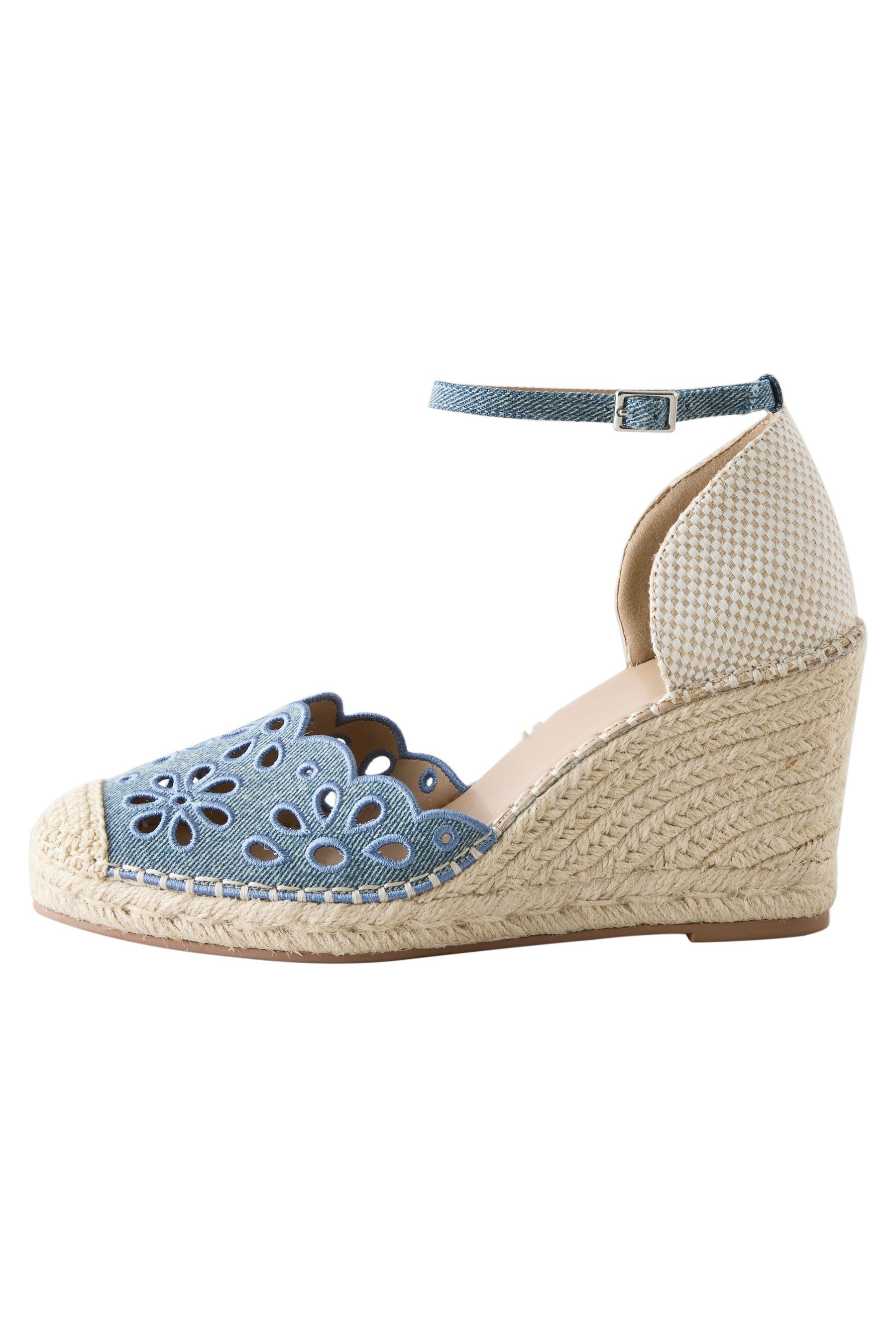 Next Forever Comfort® Wedges mit Lochstickerei Keilsandalette