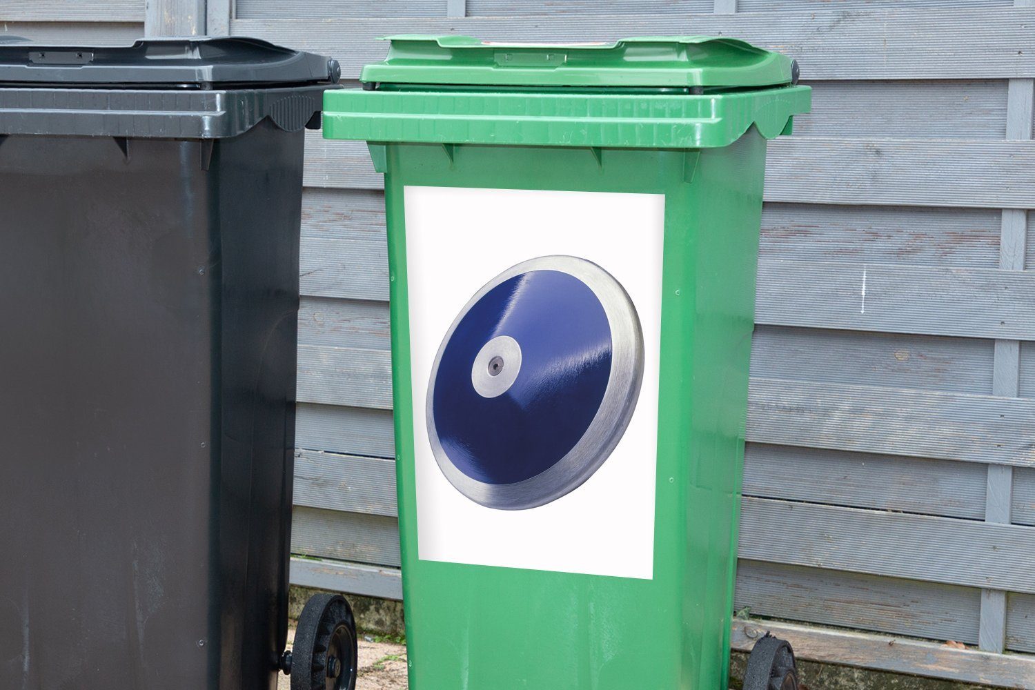 weißem Hintergrund Wandsticker (1 Mülltonne, St), auf Container, Mülleimer-aufkleber, zum Diskuswerfen Sticker, Metalldiskus Abfalbehälter MuchoWow