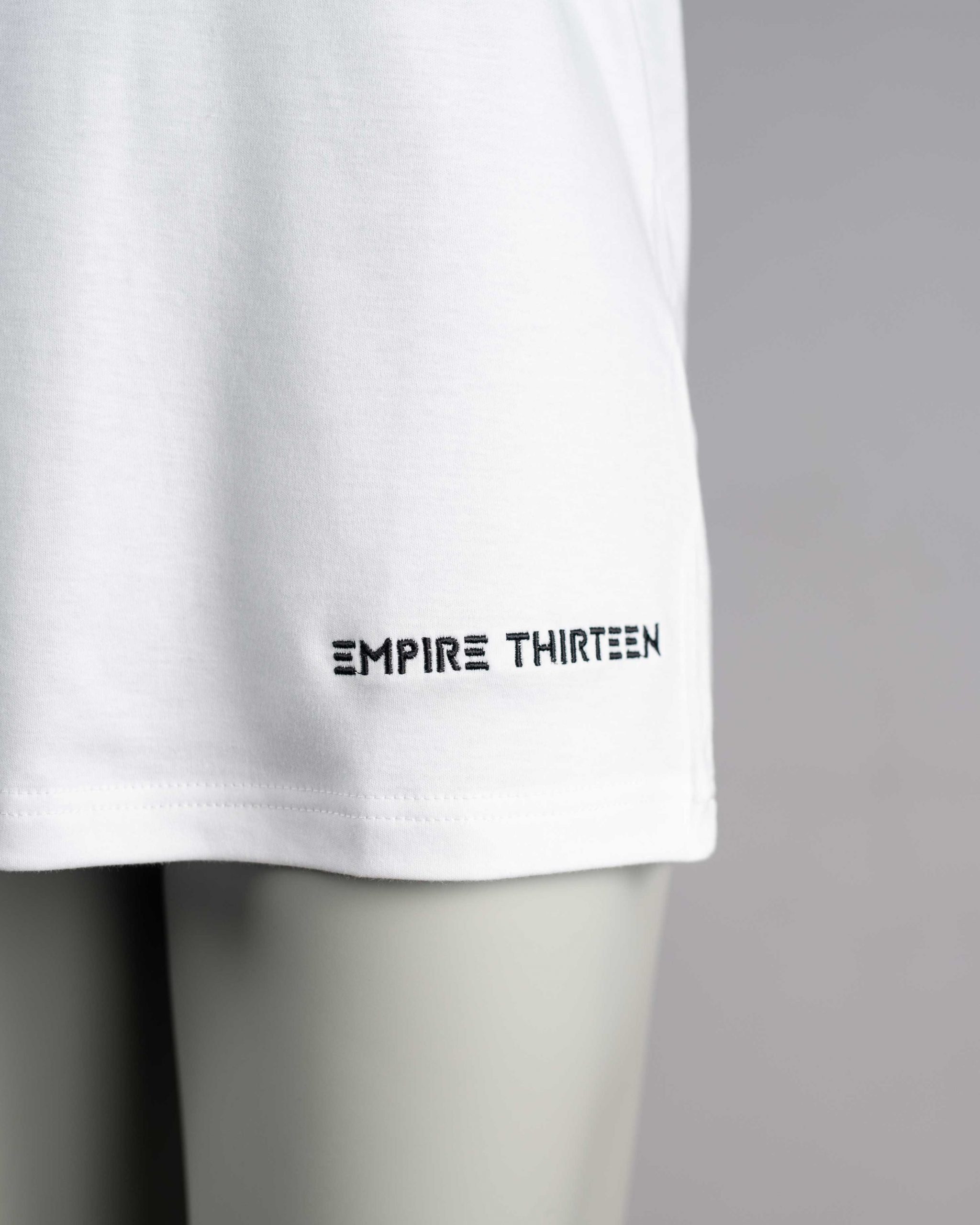 EMPIRE-THIRTEEN T-Shirt SHIRT V-Ausschnitt V-NECK Weiß "EMPIRE-THIRTEEN" Logostickerei, LADIES