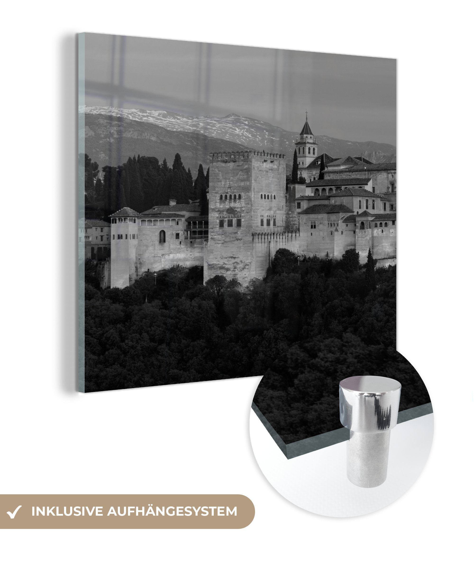 MuchoWow Acrylglasbild Schwarz-Weiß-Bild beleuchtete Wände der Alhambra in Spanien, (1 St), Glasbilder - Bilder auf Glas Wandbild - Foto auf Glas - Wanddekoration