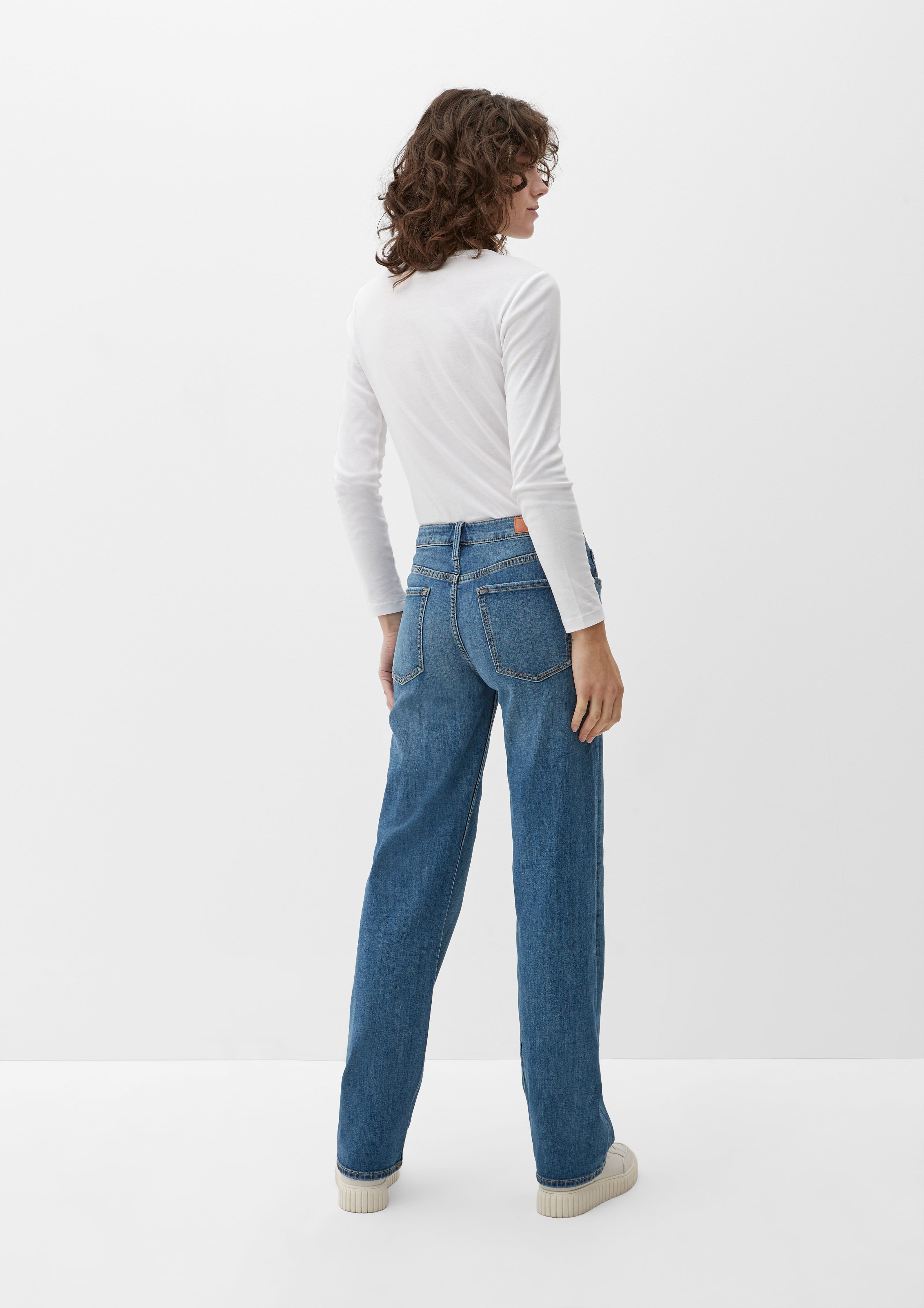 Regular s.Oliver Straight Leg / Waschung, Leder-Patch / Jeans blau Rise / Fit Mid 5-Pocket-Jeans Karolin