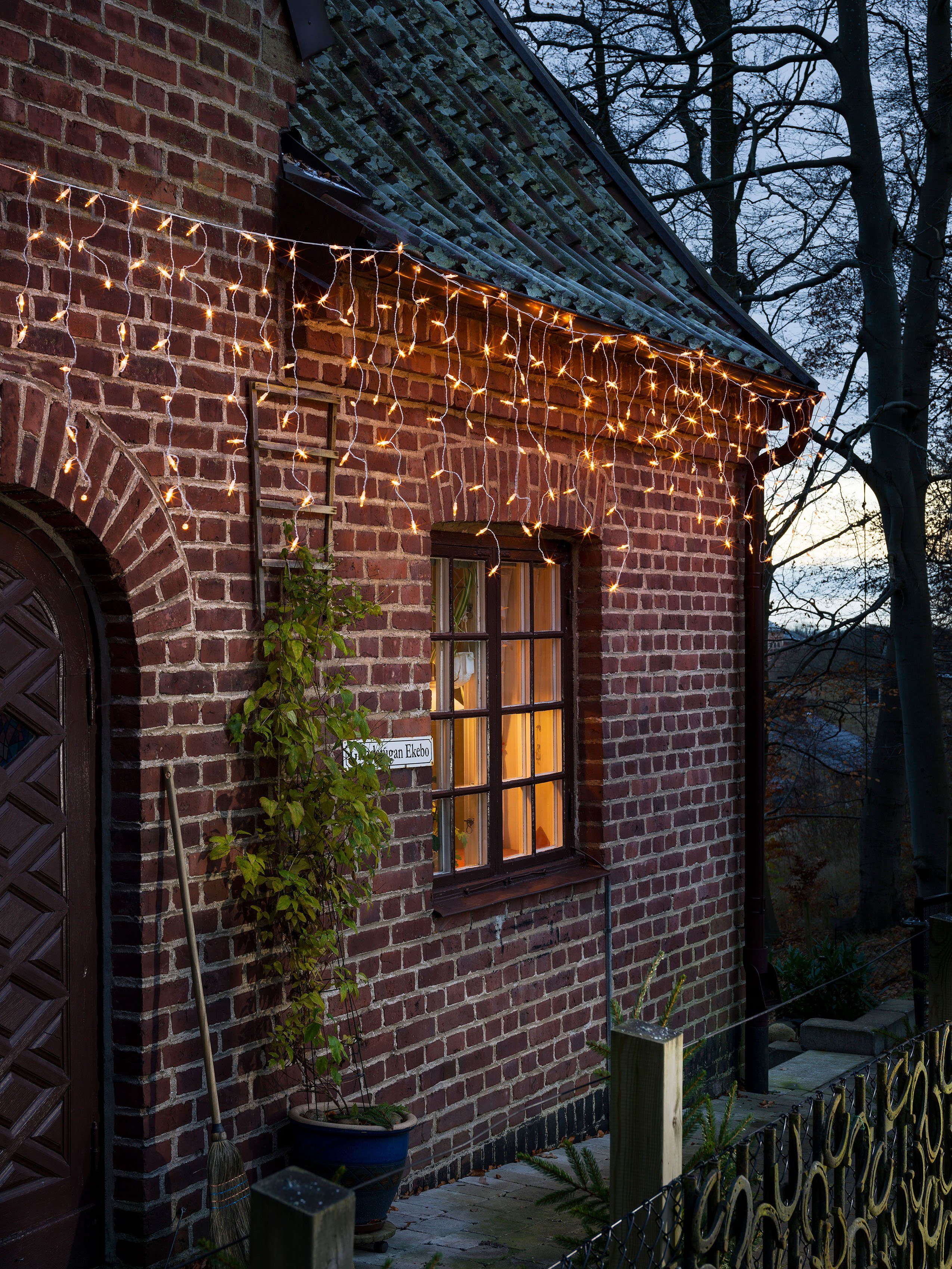 KONSTSMIDE LED-Lichtervorhang Weihnachtsdeko aussen, 200-flammig, LED Eisregen Lichtervorhang, 200 bernsteinfarbene Dioden | Lichtervorhänge