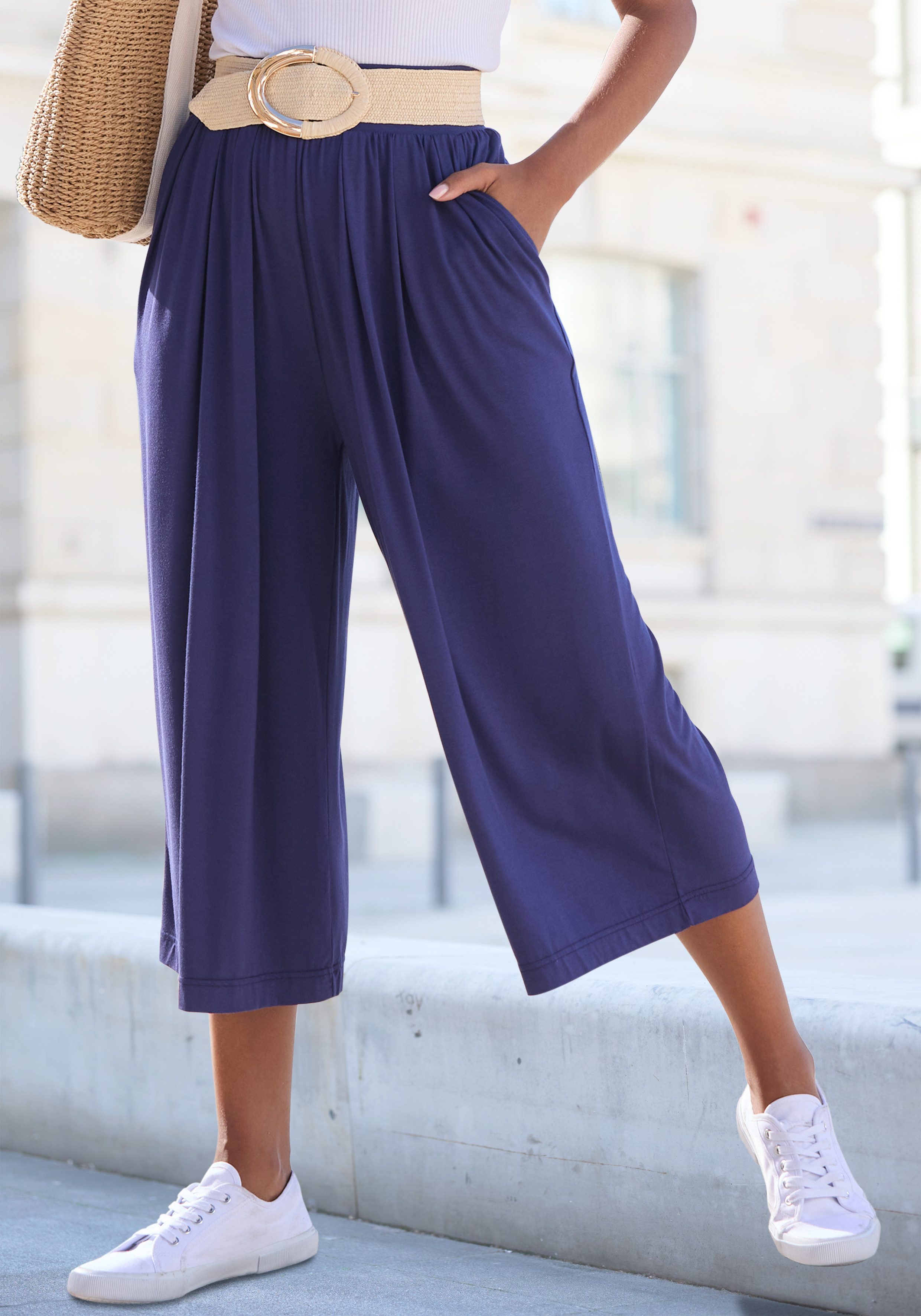 LASCANA Culotte mit extra weitem Bein aus luftig-leichter Viskose bequeme Schlupfhose mit modischen Falten, Strandhose, Sommerhose
