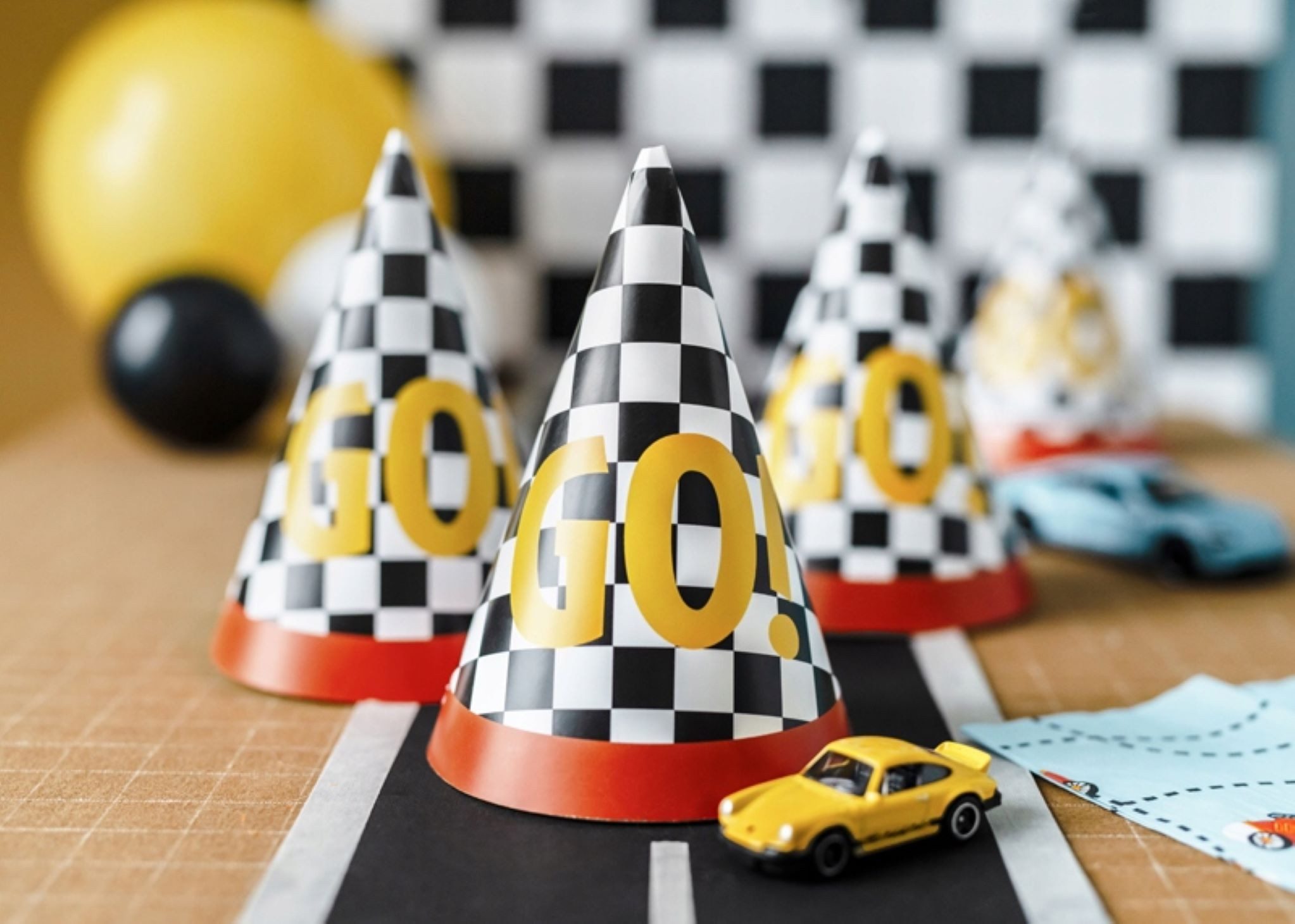partydeco Kostüm Geburtstagsmützen Autos Rennwagen Formel GO! 16 cm