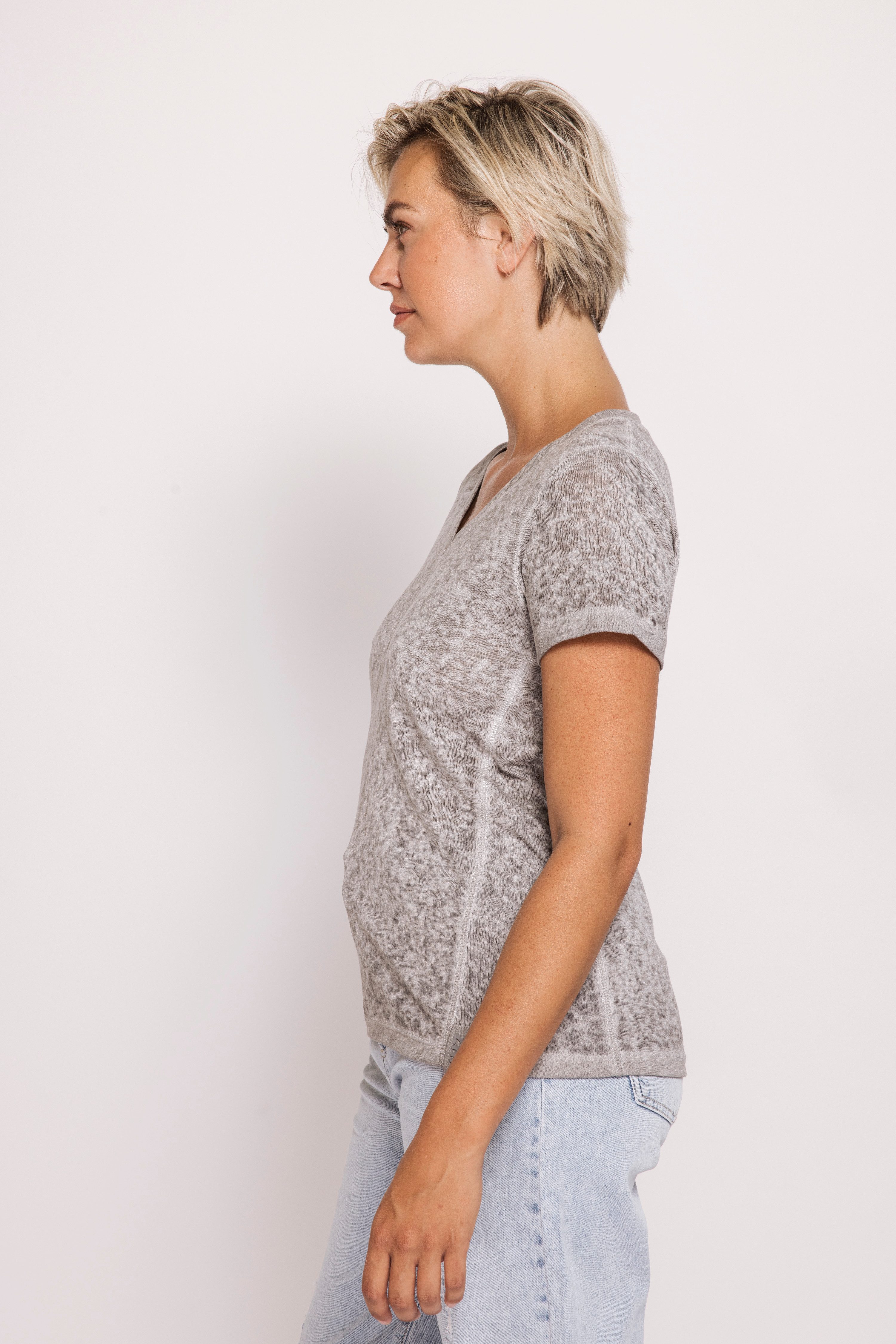 Zhrill T-Shirt ZHSVANA Regular Fit, Kurzarm-Design, mit V-Ausschnitt – Bild 5 von 5