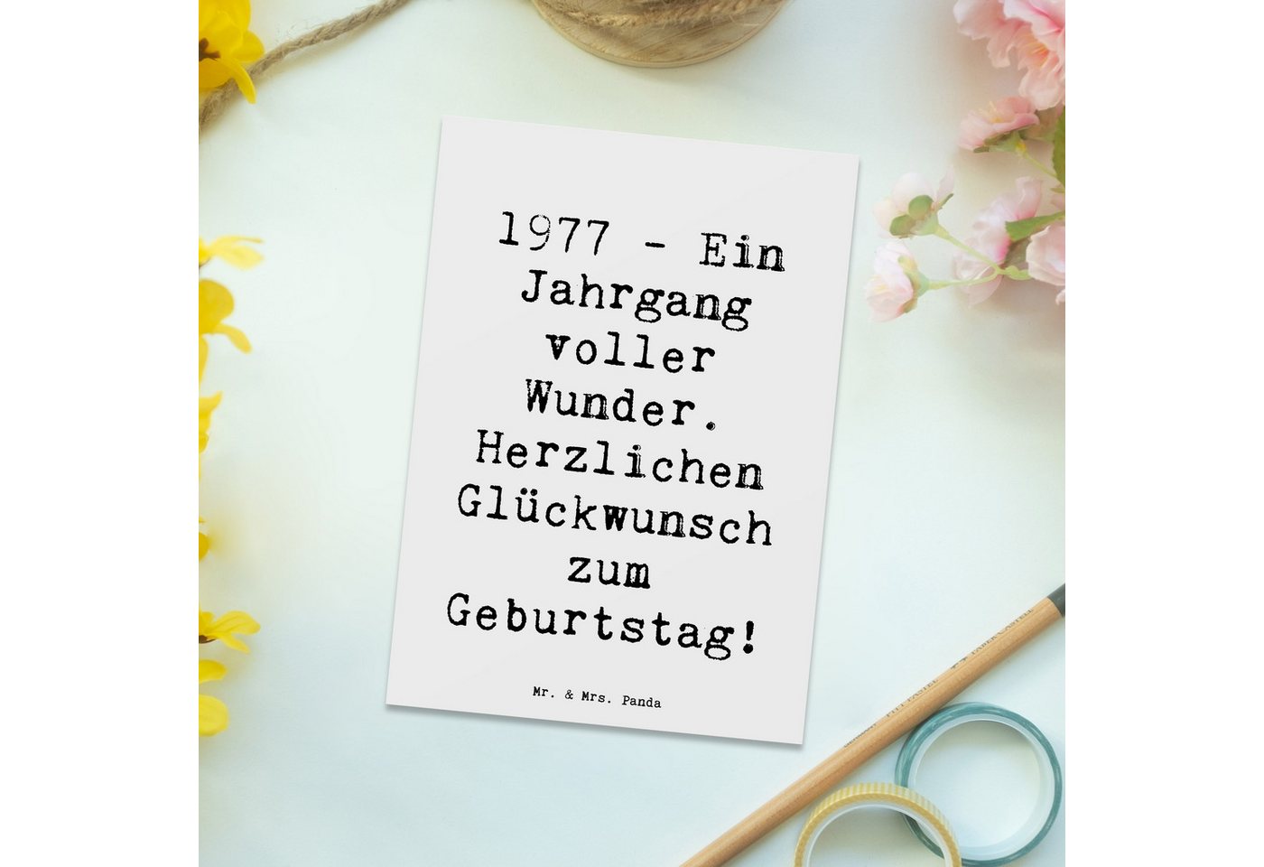 Thumbnail - Mr. & Mrs. Panda Postkarte Spruch 1977 Geburtstag Wunder - Weiß - Geschenk, Geburtstagswünsche 1
