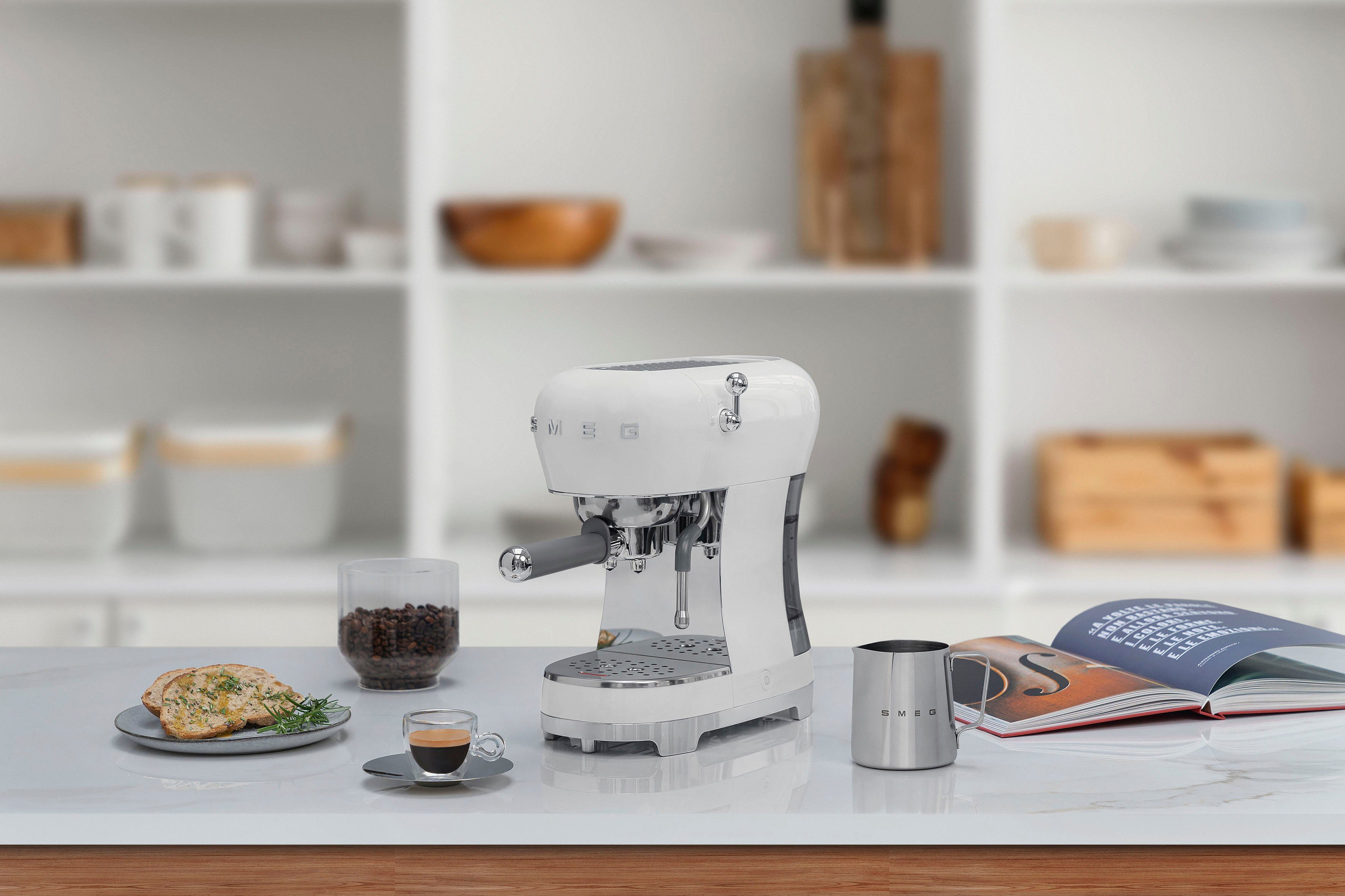 Smeg Espressomaschine ECF02WHEU