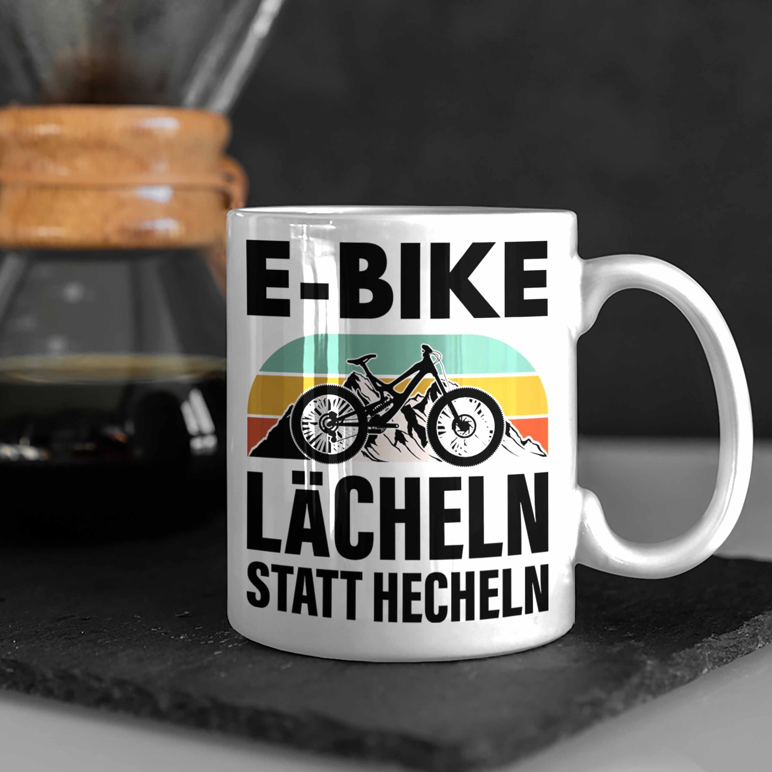 Spruch mit - Geschenk Weiss Lustige Ebike Rentner Trendation Tasse Elektrofahrrad Trendation E-Bike Kaffeetasse Tasse Geschenke