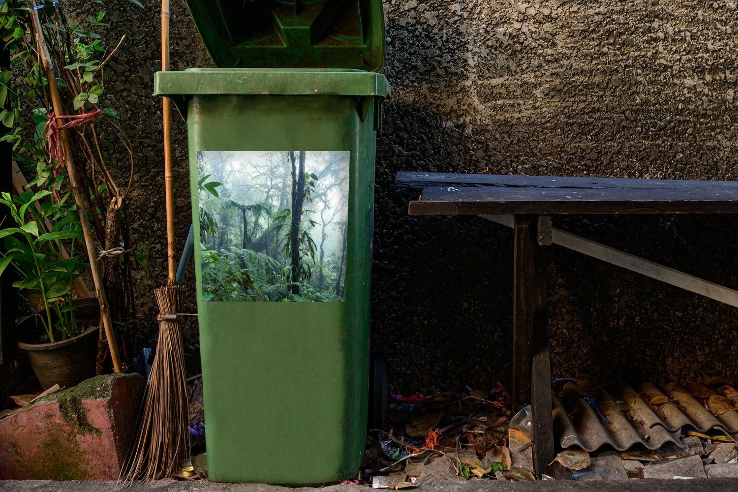MuchoWow Mülleimer-aufkleber, Wandsticker Container, in Costa Regenwald nebliger Mülltonne, St), (1 Abfalbehälter Ein Rica Sticker,
