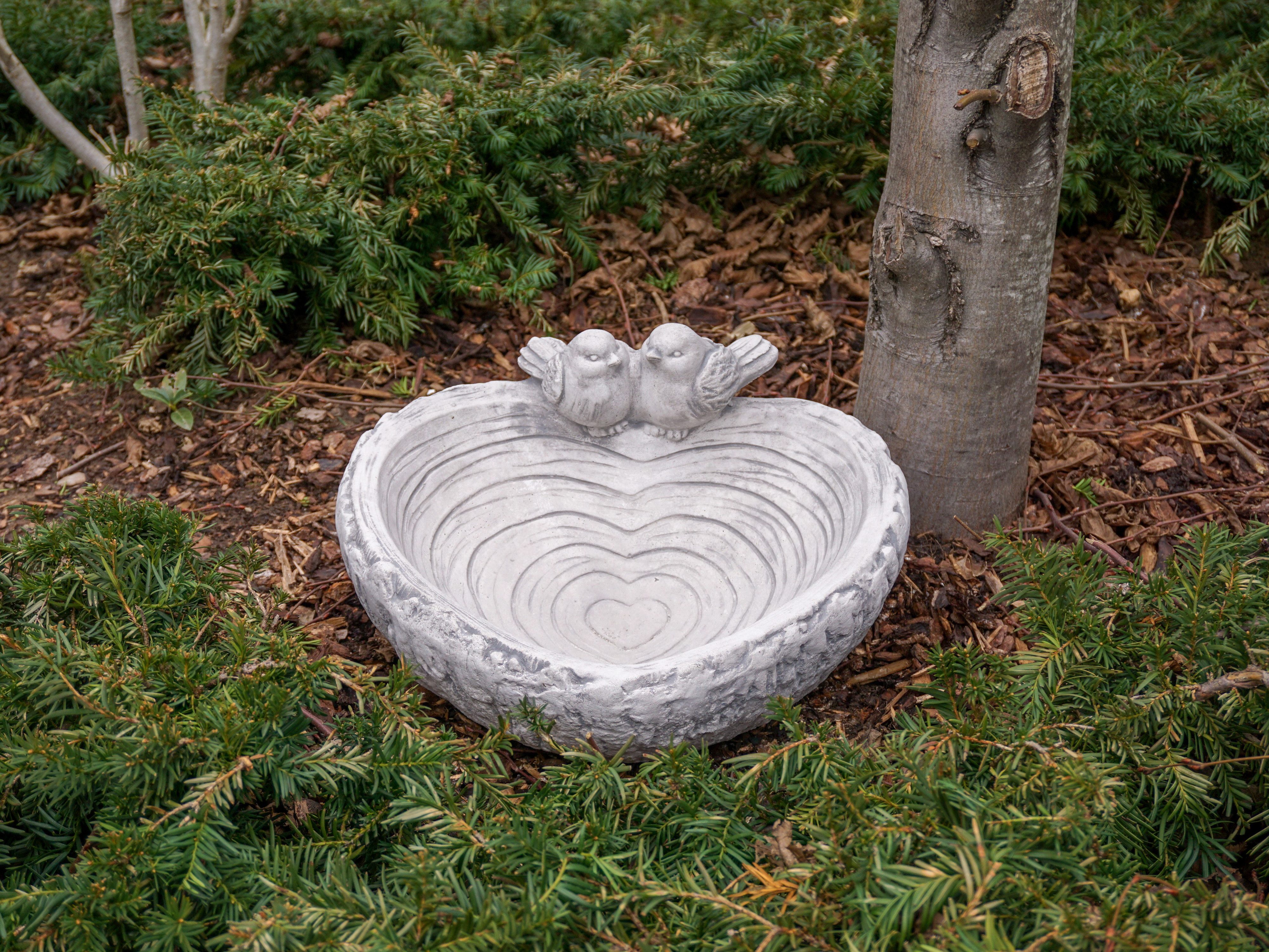 gartendekoparadies.de Gartenfigur Herz Vogeltränke mit Vögeln Steinfigur 20 cm Steinguss 16 kg, Frostsicher