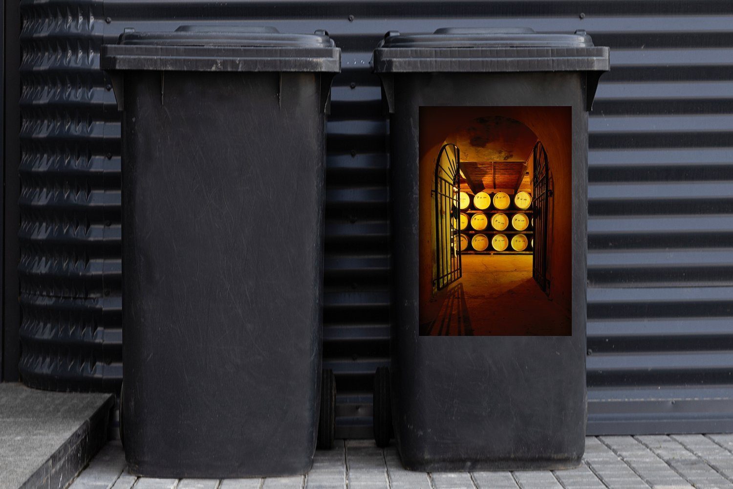 St), Bild Mülleimer-aufkleber, Sticker, Eingangs des Weinkeller zu Abfalbehälter MuchoWow (1 Container, Mülltonne, einem Wandsticker