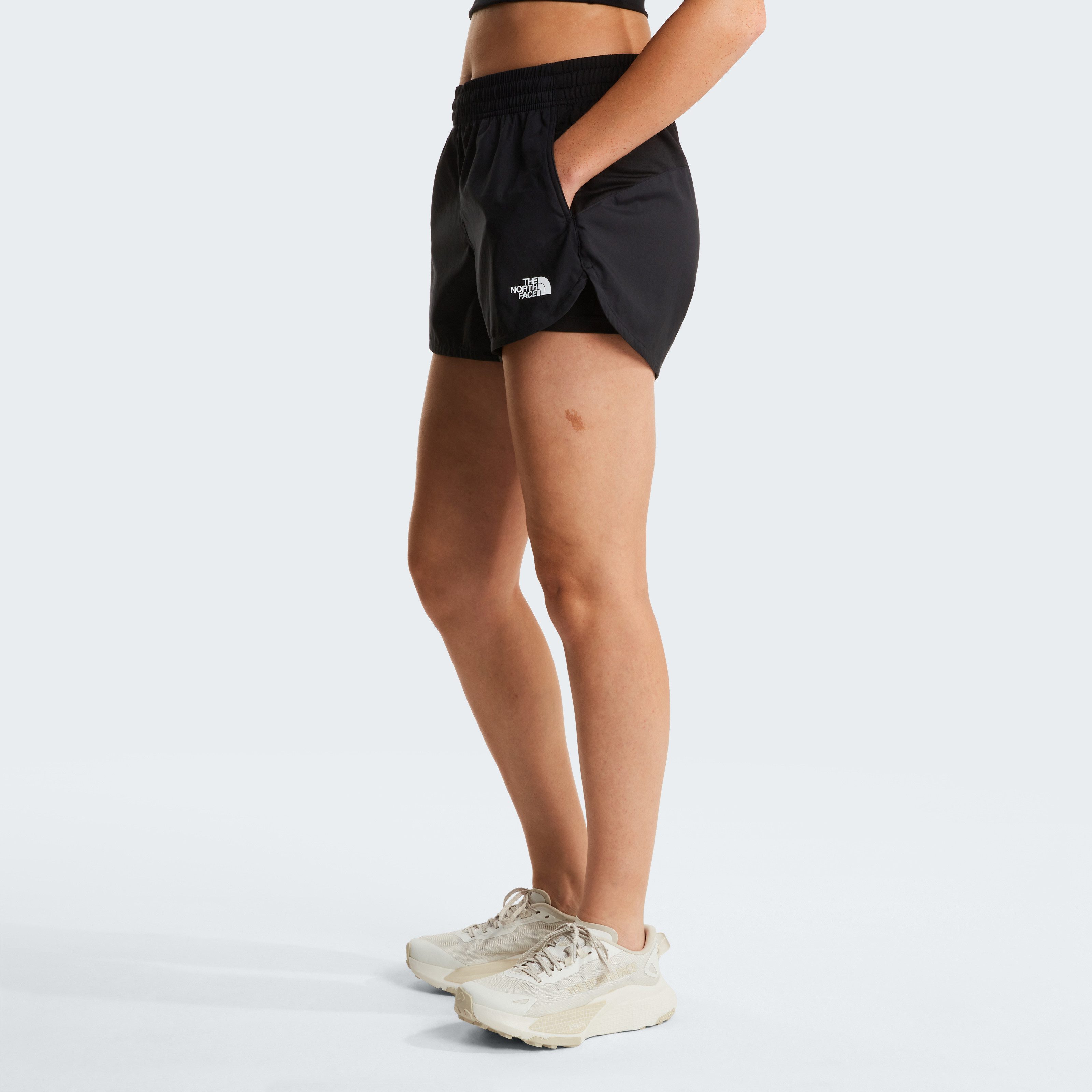 The North Face Trainingsshorts W FLEX 2 IN 1 SHORT sportlicher Stil, für Fitness und sportliche Aktivitäten