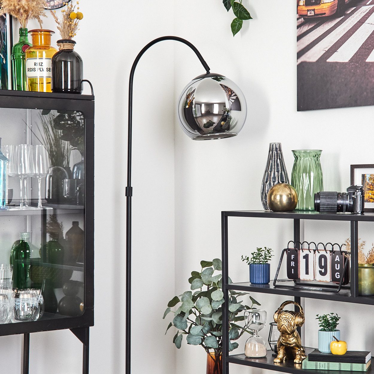 hofstein Bogenlampe Stehlampe aus Metall/Glas in Schwarz/Chrom/Rauch, ohne Leuchtmittel, Industrial-Design Leuchte m. Glasschirm (25cm) u. Fußschalter, 1xE27
