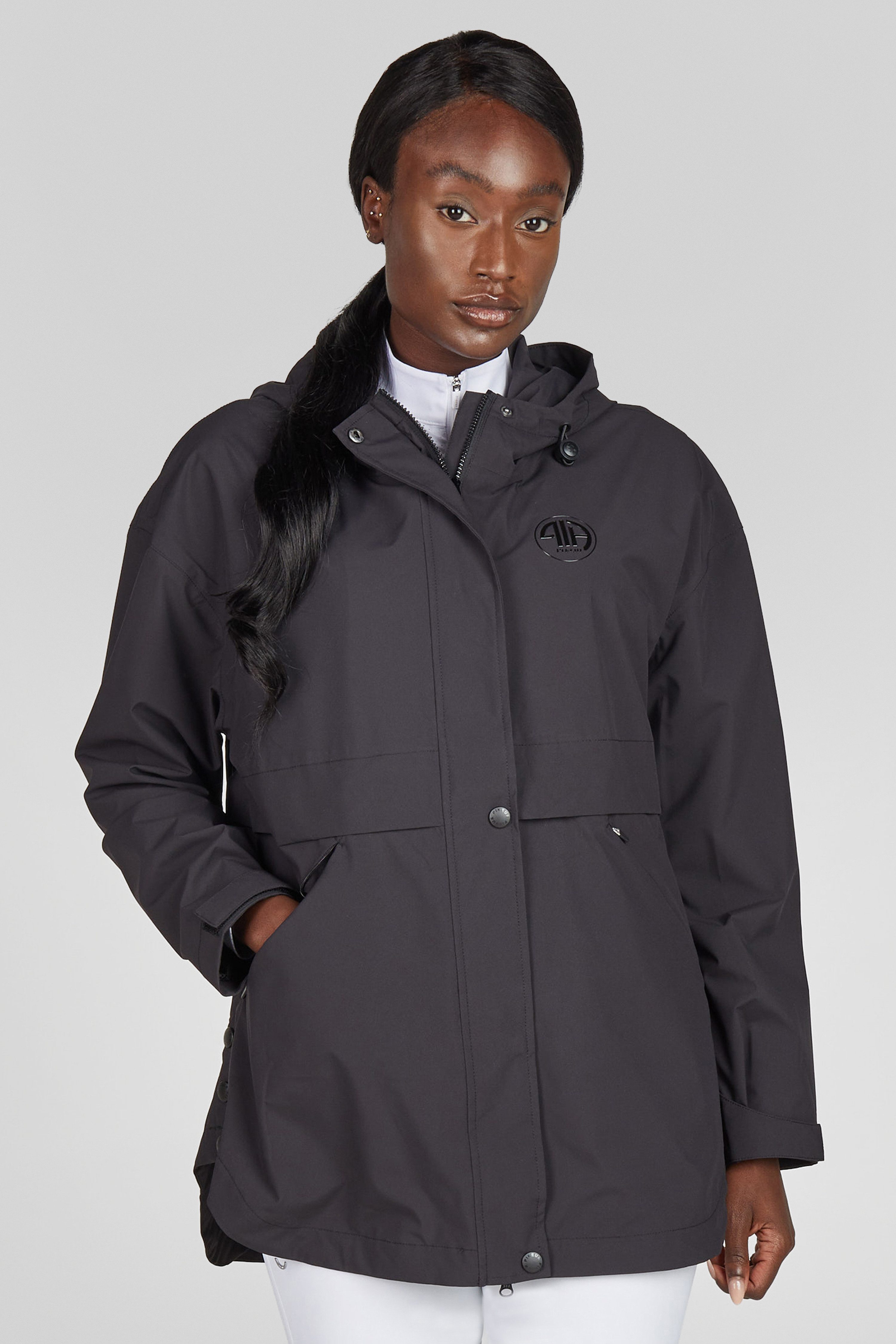 Pikeur Reitjacke Regenponcho Athleisure in schwarz