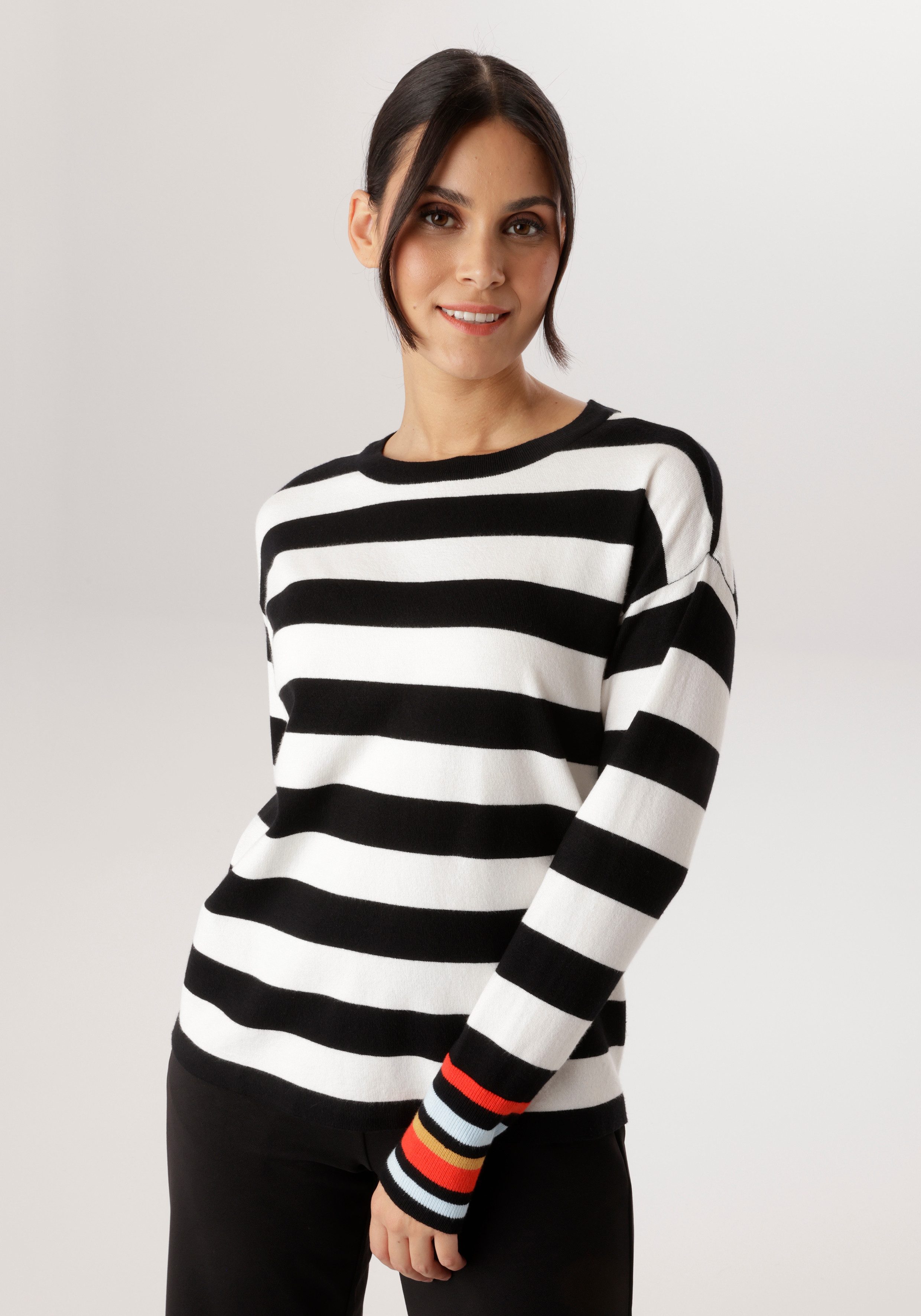 Aniston SELECTED Strickpullover mit modischen Farbakzenten den Ärmeln