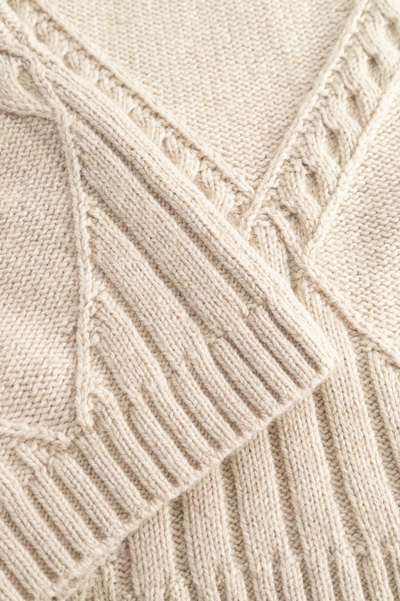 JOOP! Stehkragenpullover Konfia Rautenmuster mit integrierten Zopfstrickdetails, breite Rippbündchen