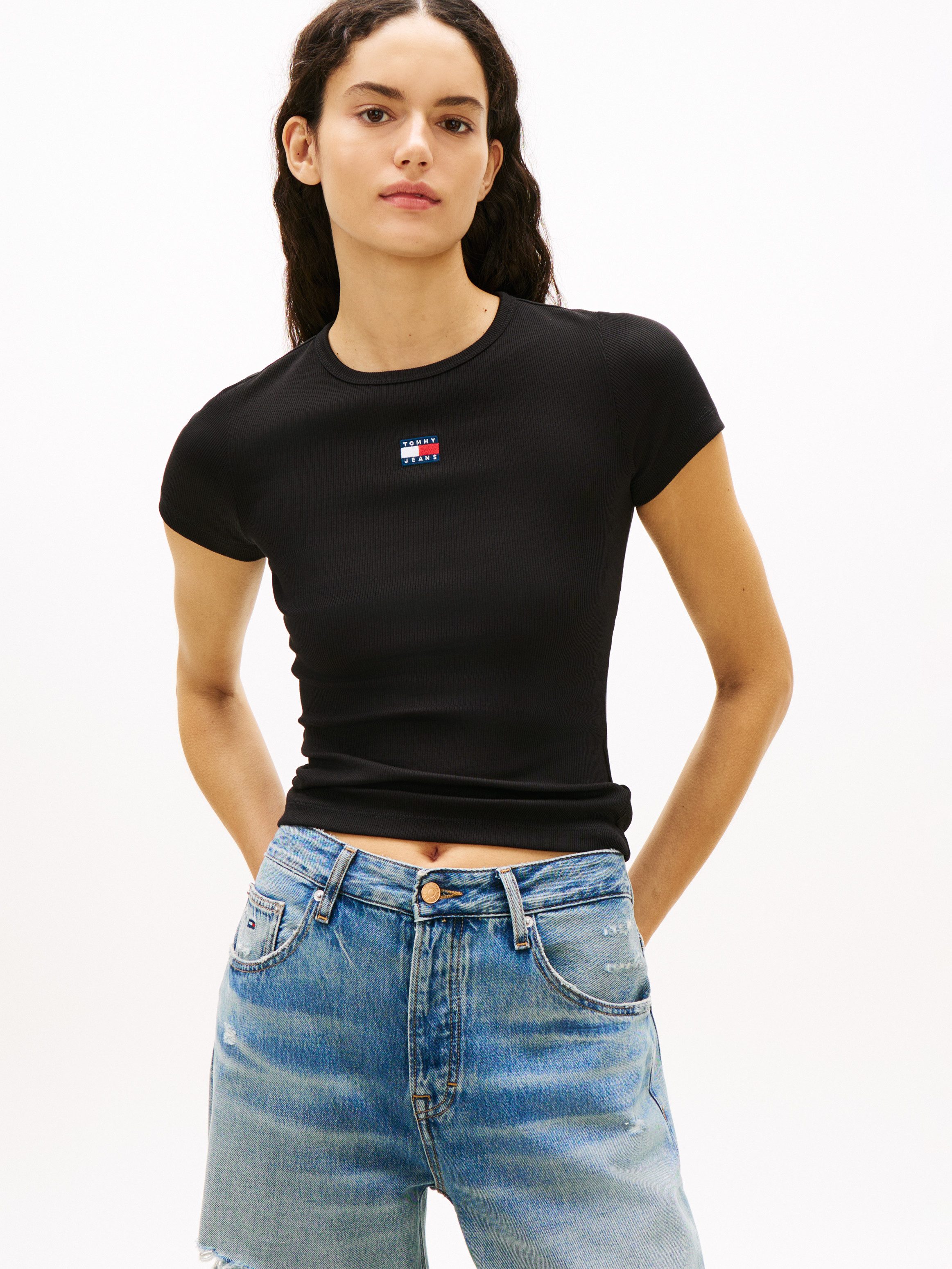 Tommy Jeans Kurzarmshirt TJW SLIM BADGE RIB TEE mit gerippter Struktur günstig online kaufen