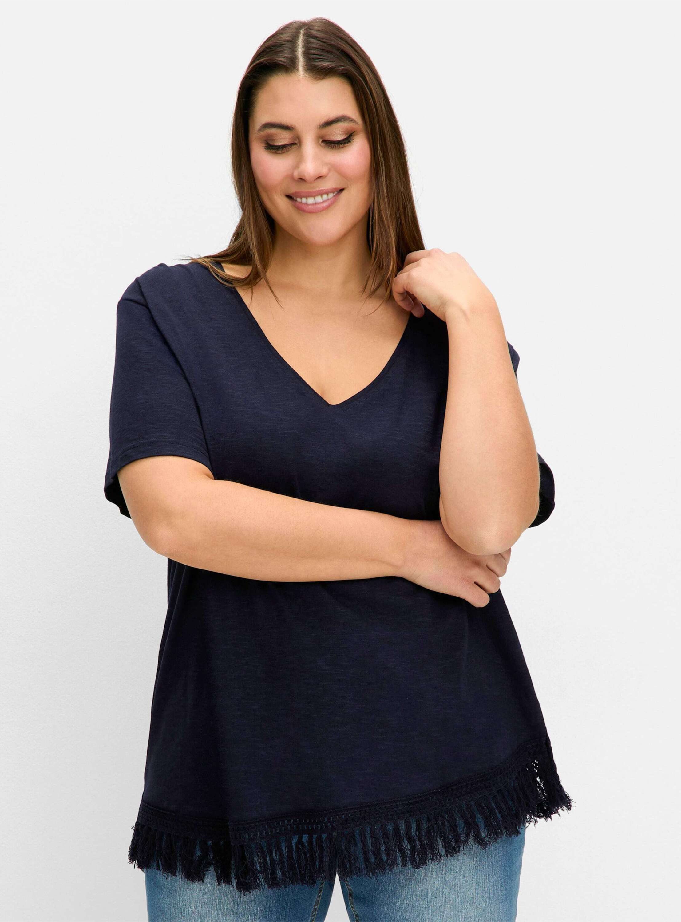 Sheego T-Shirt T-Shirt Kurzarm mit V-Ausschnitt und Fransen am Saum günstig online kaufen
