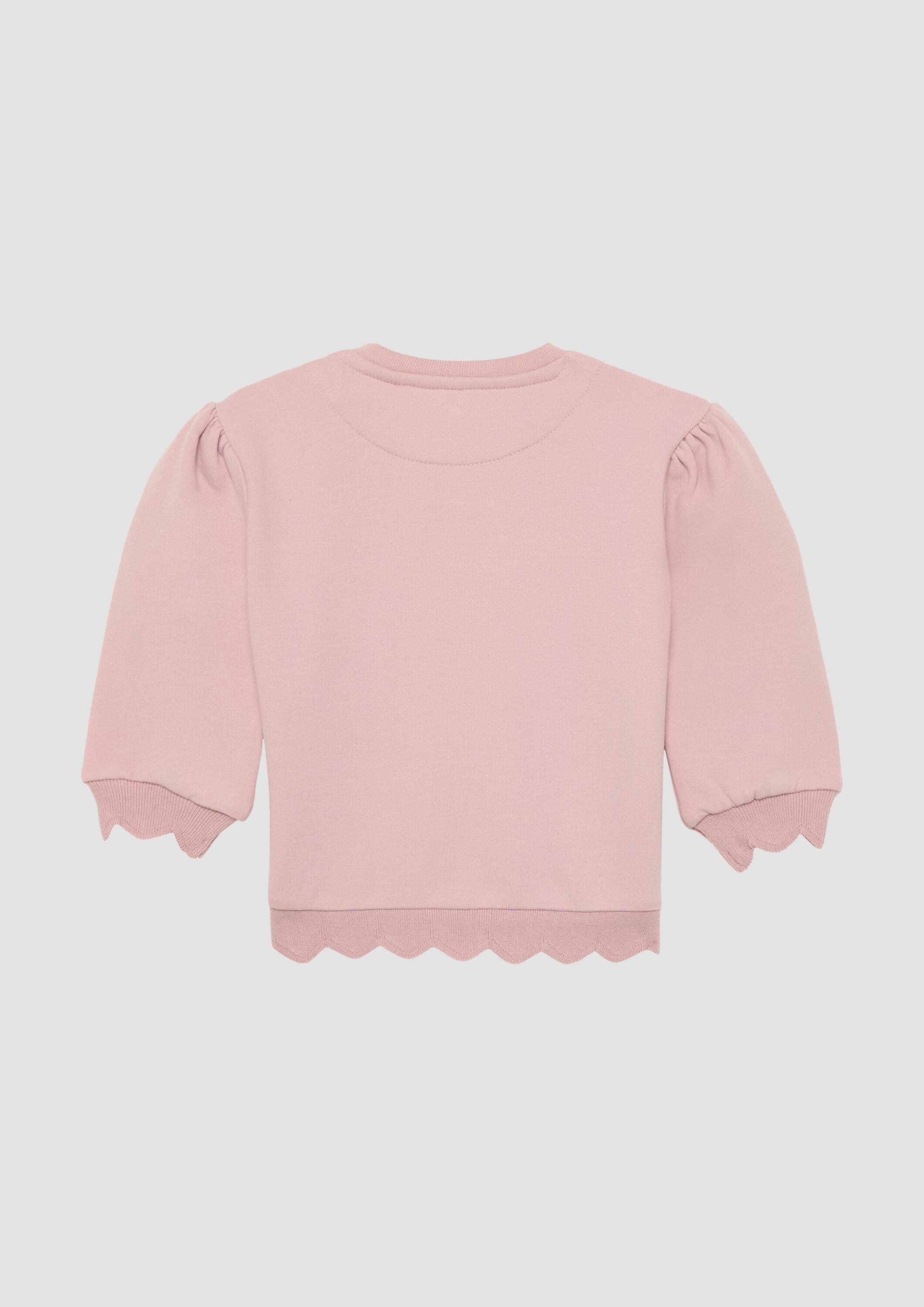 s.Oliver Sweatshirt Sweatshirt Sweatshirt mit Wellensaum und Glitzer-Stickerei – Bild 2 von 2