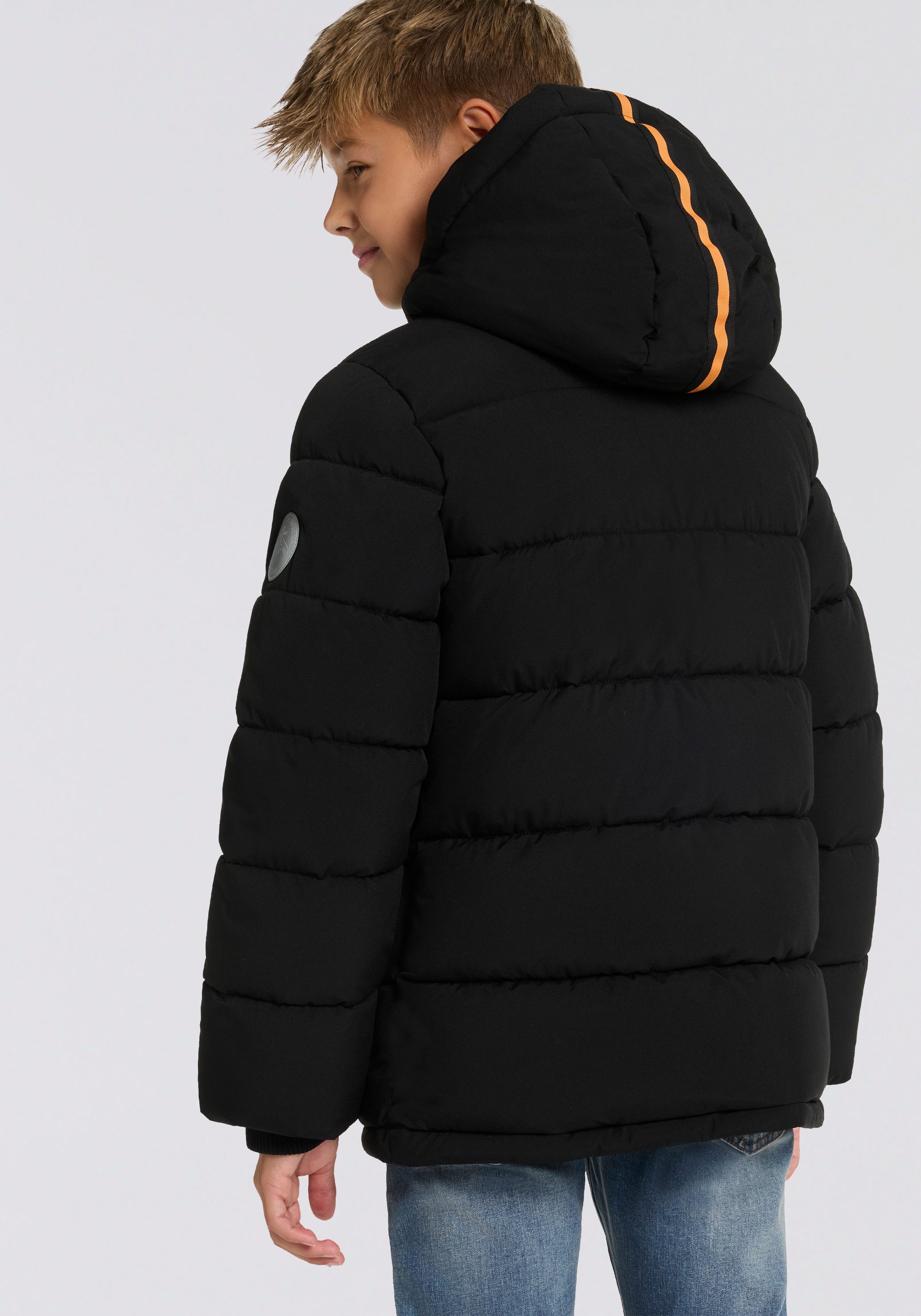 KIDSWORLD Outdoorjacke Winterwarme Jacke, gesteppt Trendige Winterjacke mit refklektierenden Details