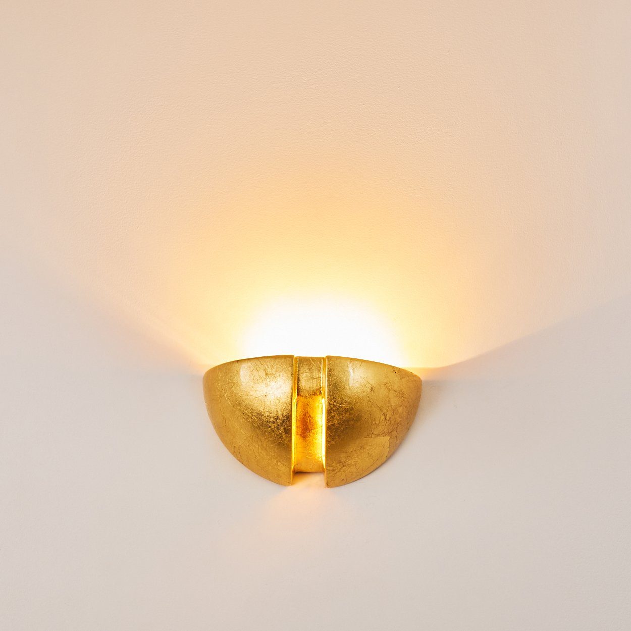 Wandlampe schönem ohne »Bareto« Blattgold-Optik hofstein in mit Leuchtmittel, Gold, Innenin aus Keramik 1xE27, Lichtkegel, Wandleuchte