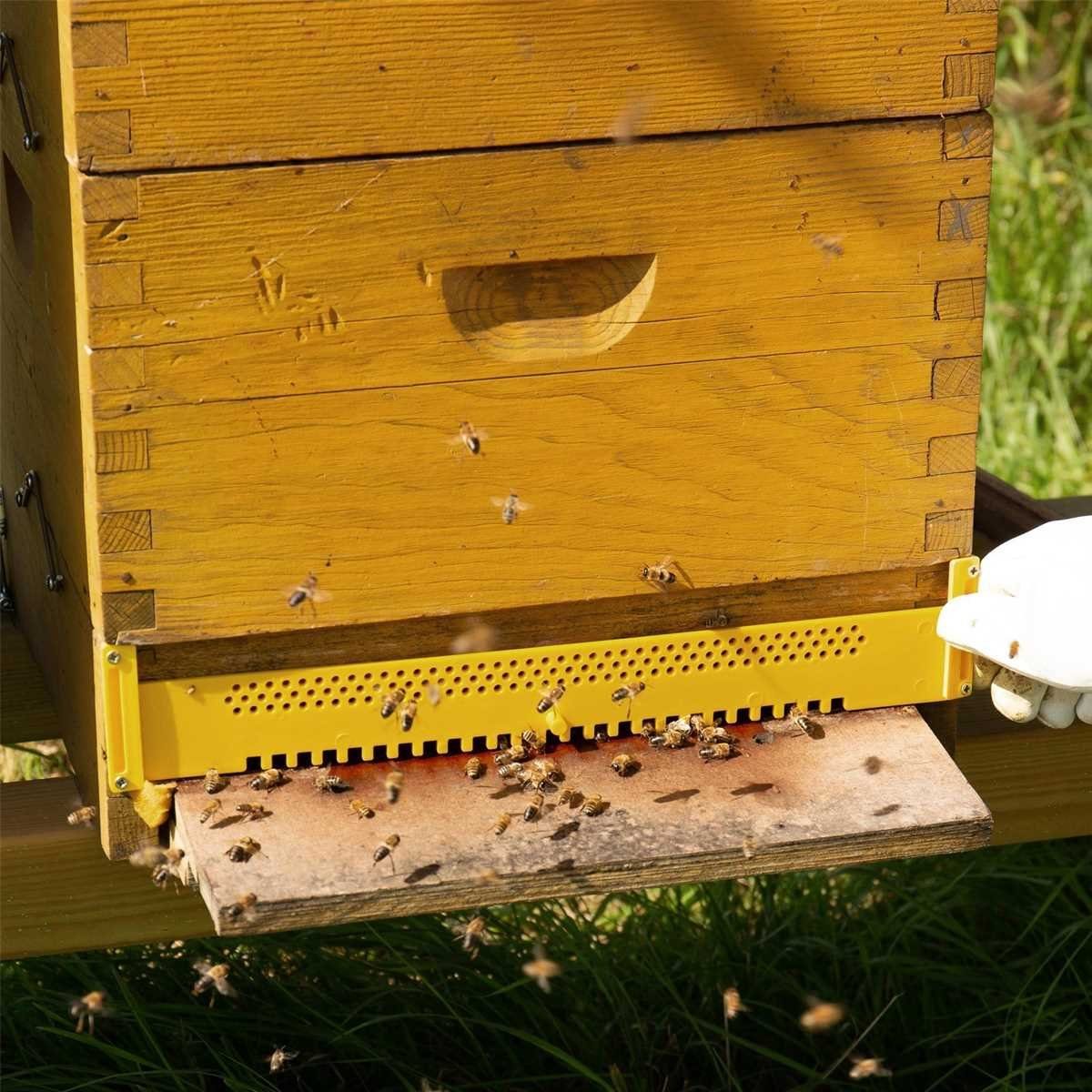 Lantelme Insektenhotel Bienenstock Fluglochverkleinerer Fulglochrosette Bienenkasten Imker, (für 3 Beuten plus 3 Dreher, 12-St., mit Führungsschienen), für Beute, 121 Löcher, 25 Aussparungen