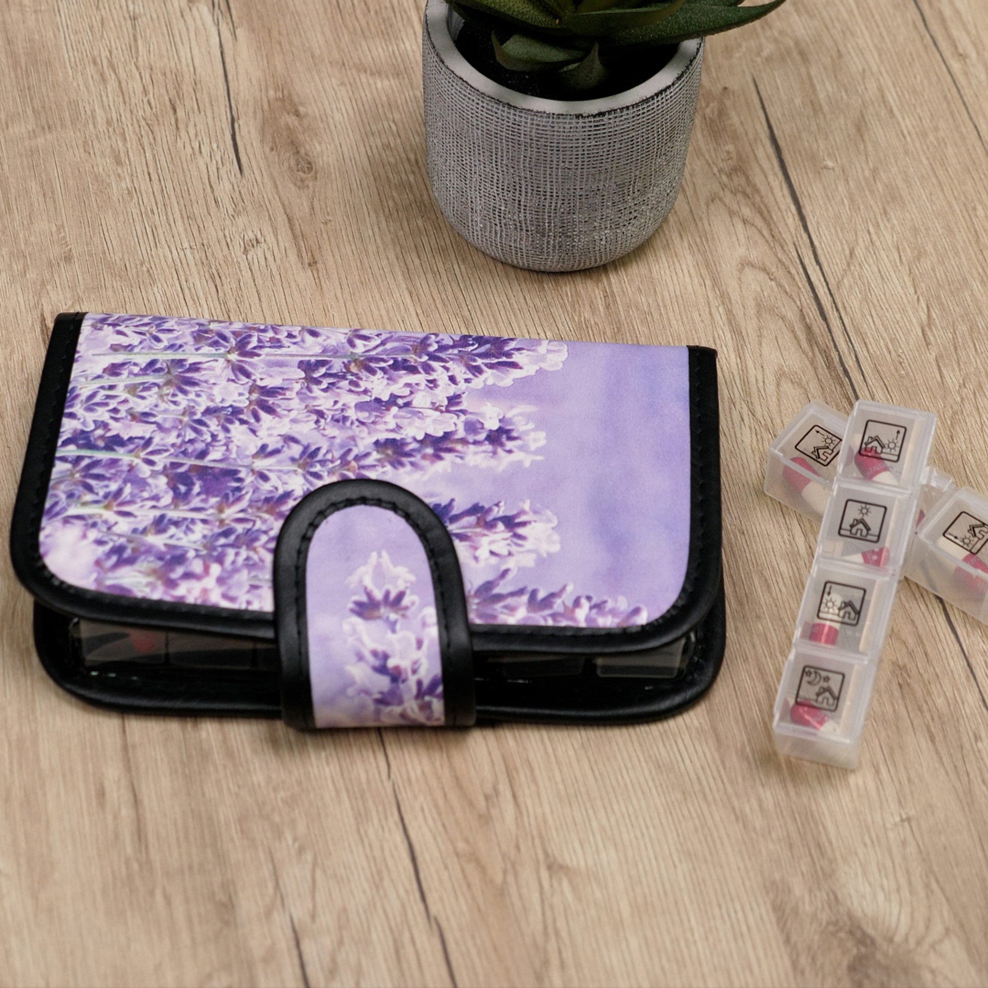 Wellys Kleidersack 7-Tage-Pillendose "Lavendel-Traum" – Bild 4 von 4