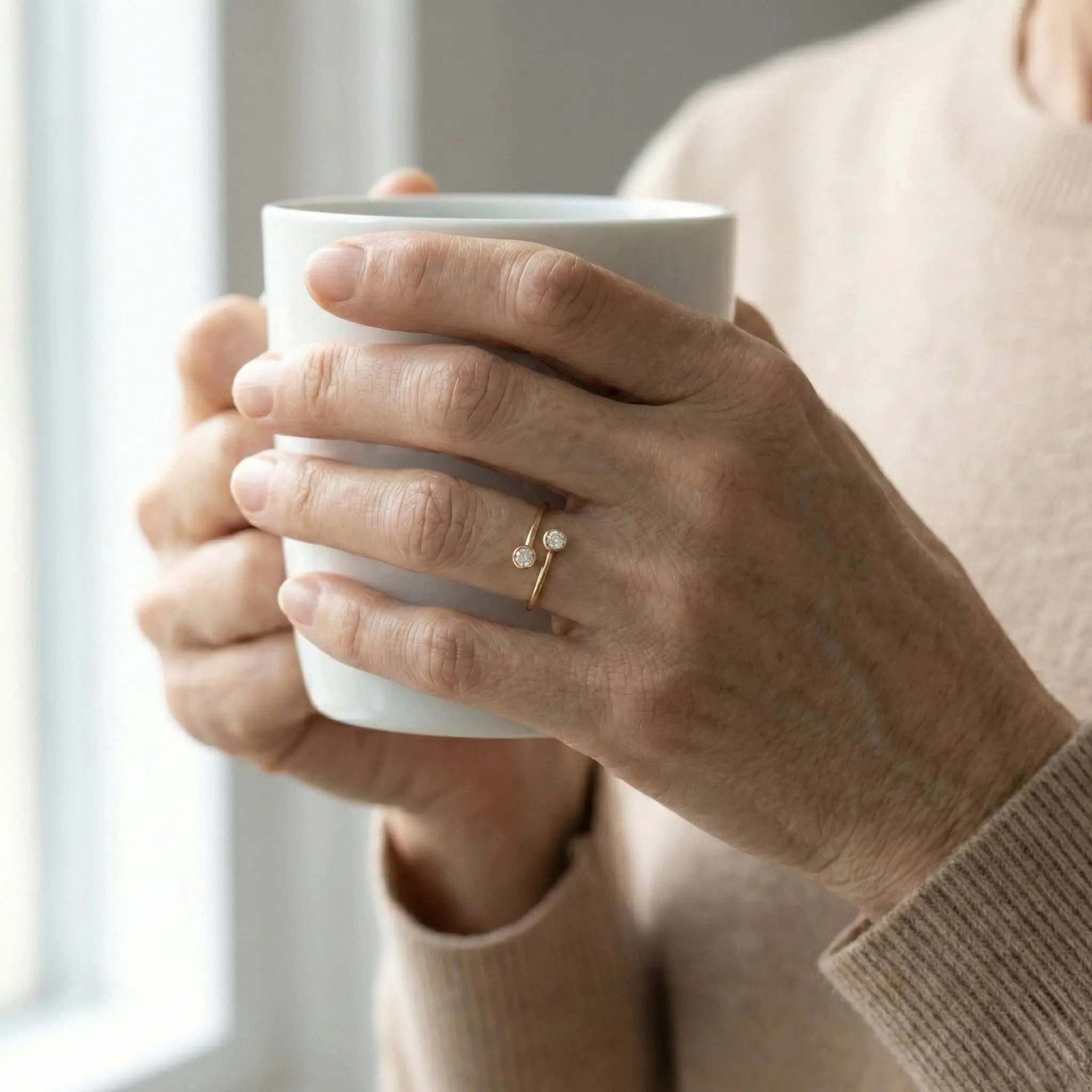 Suzan Gold Goldring 375 Echtgold Twinlight offen mit zwei Zirkonia Größe 56